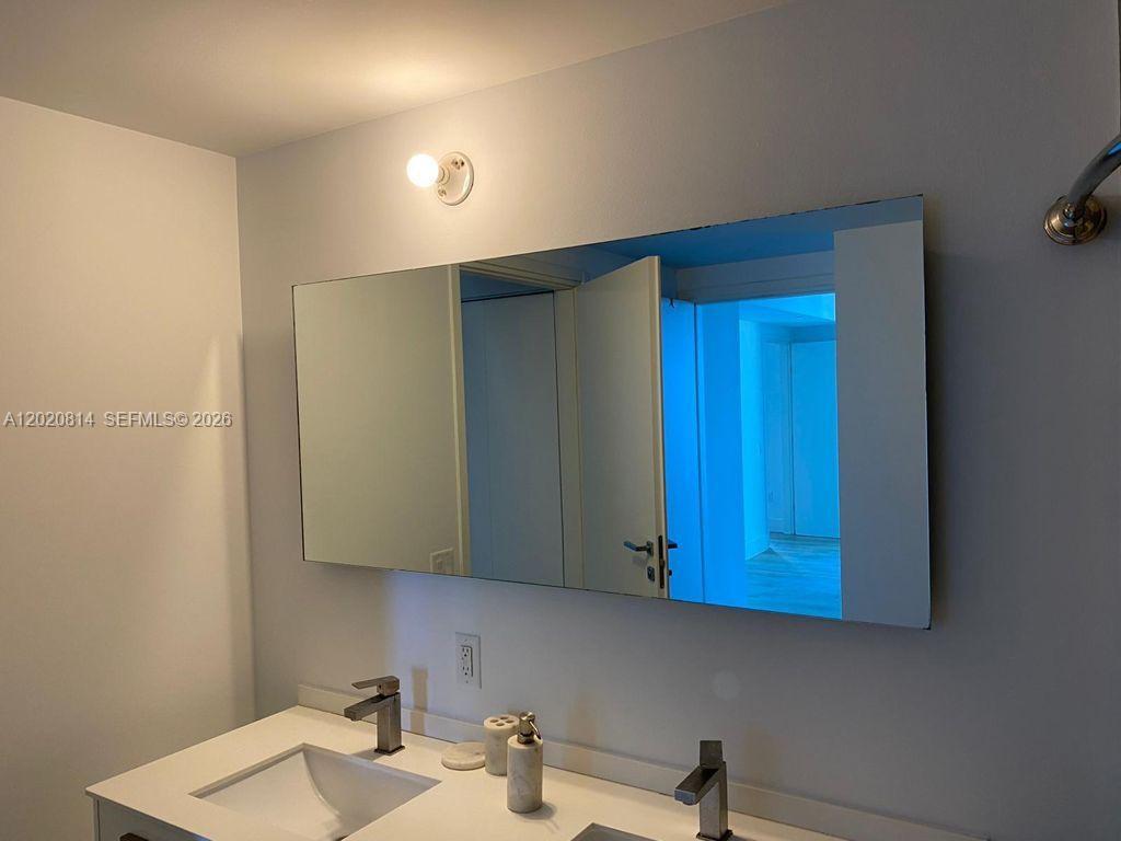 1300 Brickell Bay Dr # 1805