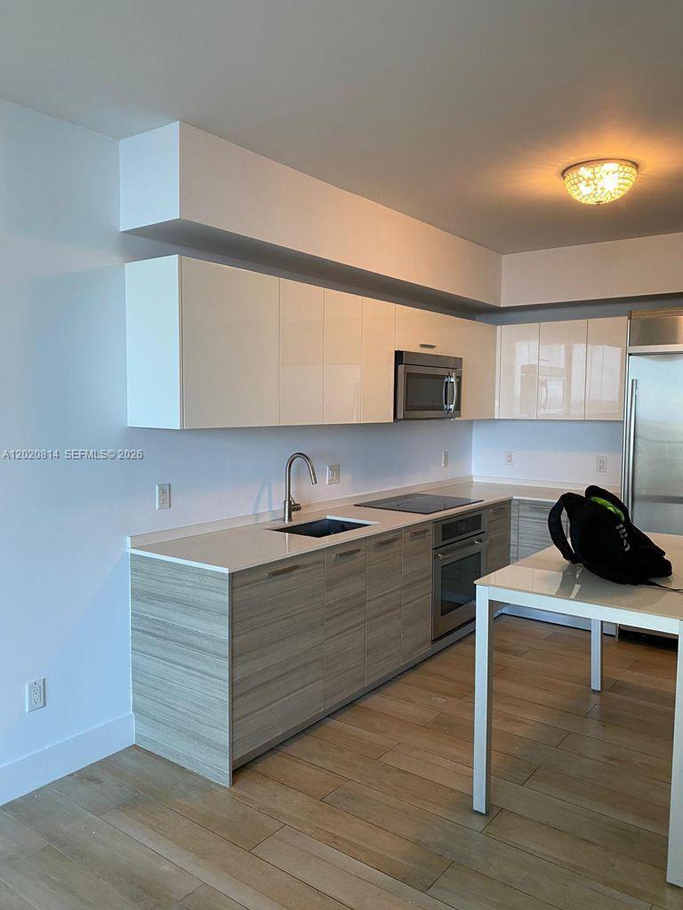 1300 Brickell Bay Dr # 1805