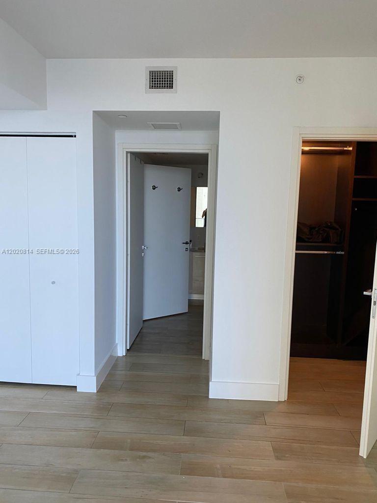 1300 Brickell Bay Dr # 1805