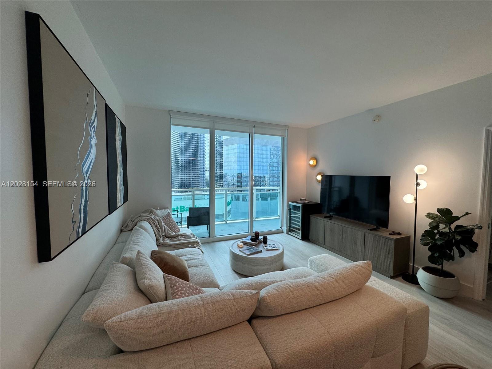 951 Brickell Ave # 2103