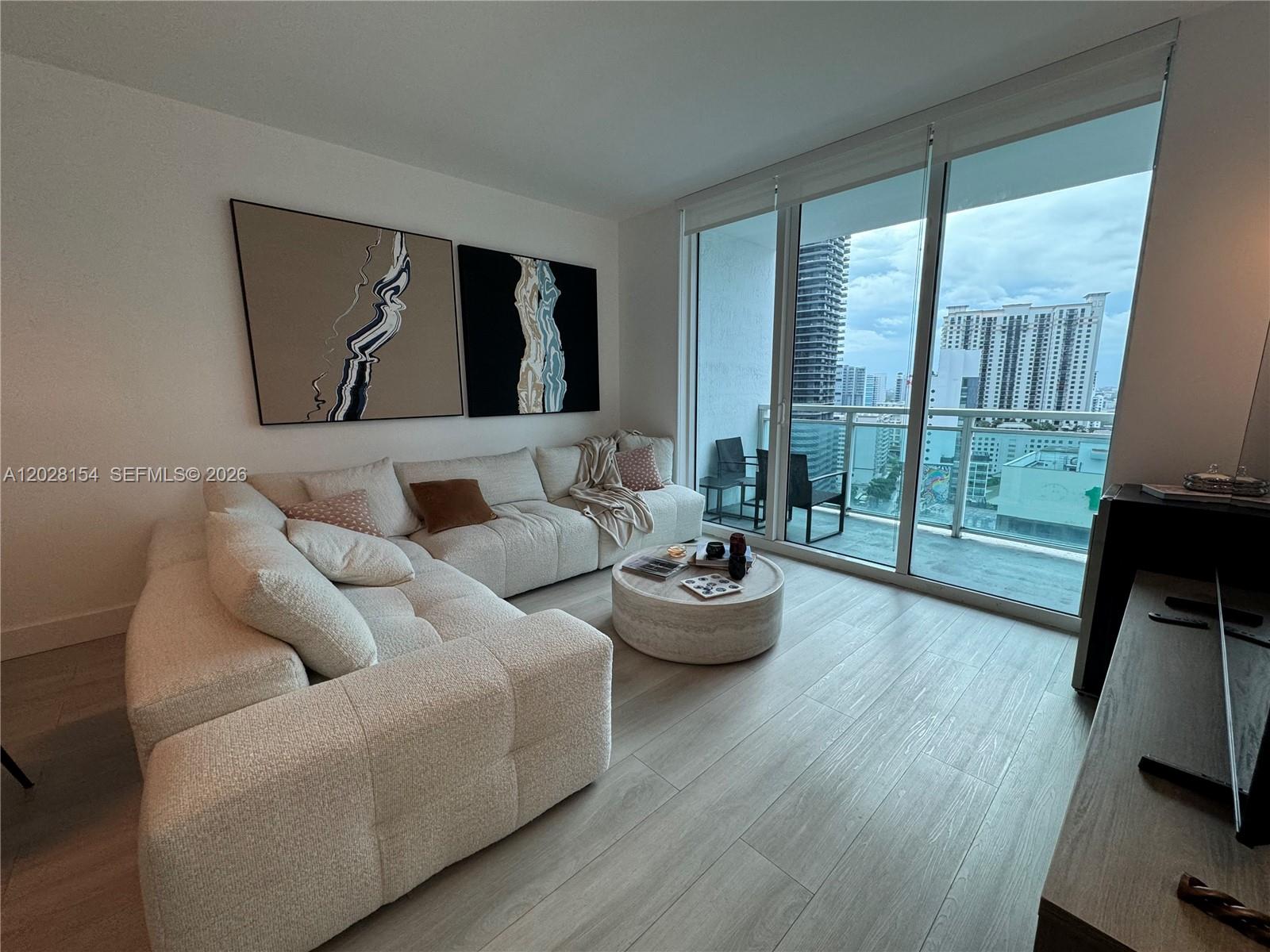 951 Brickell Ave # 2103