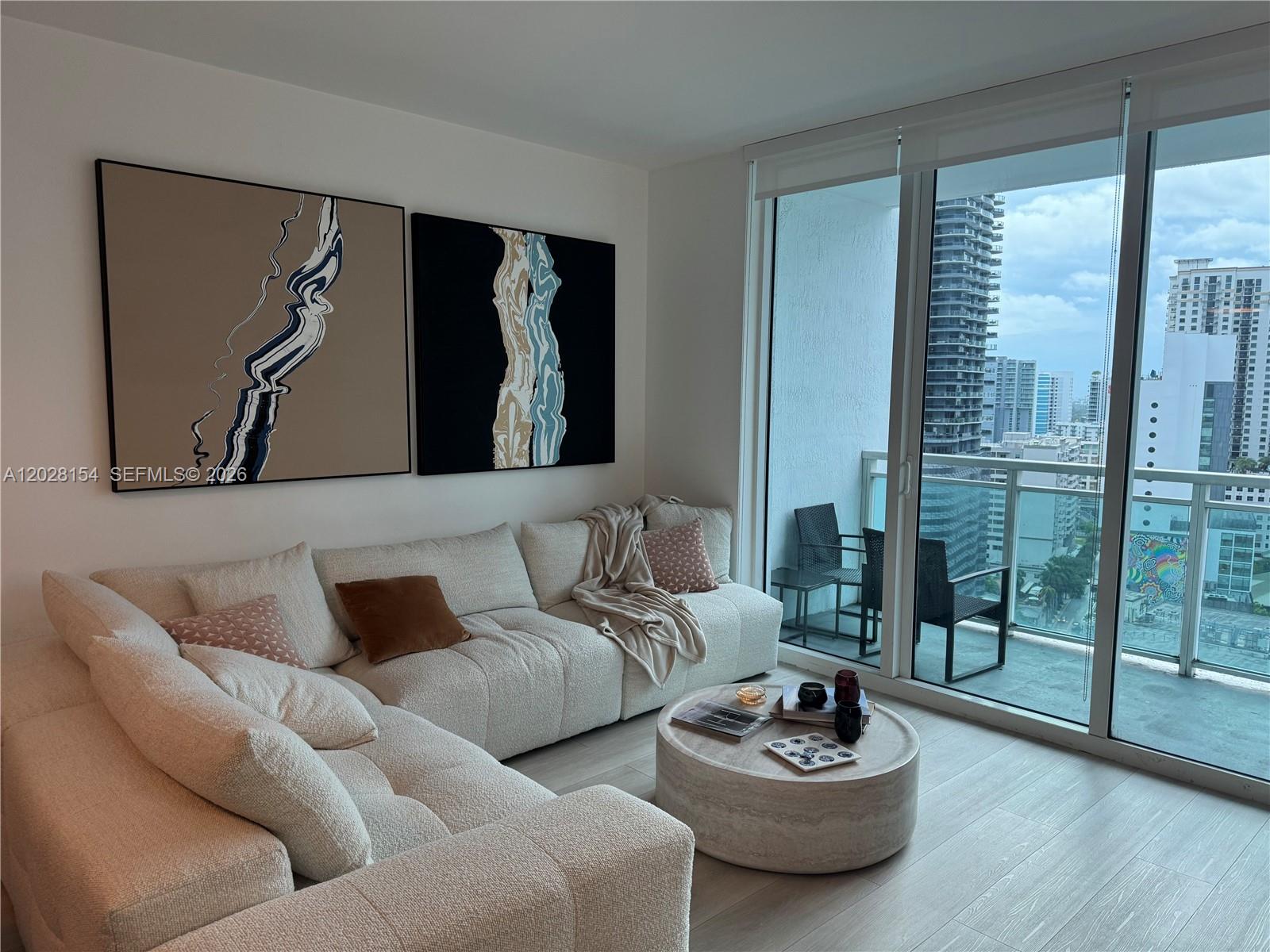 951 Brickell Ave # 2103