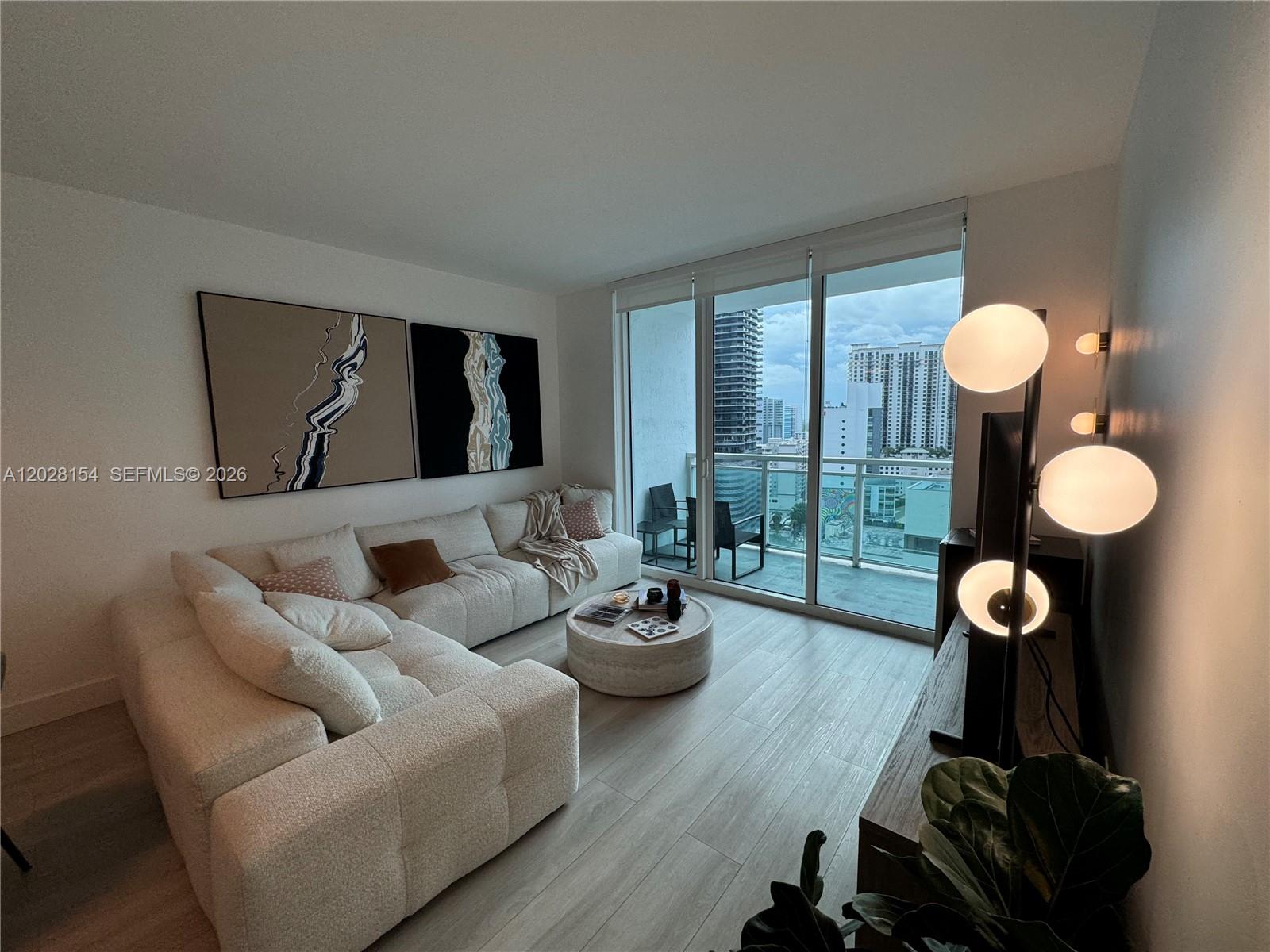 951 Brickell Ave # 2103