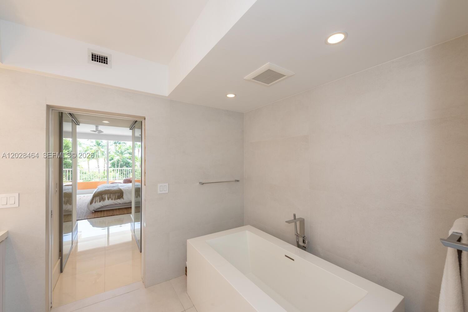 781 Crandon Blvd # 405