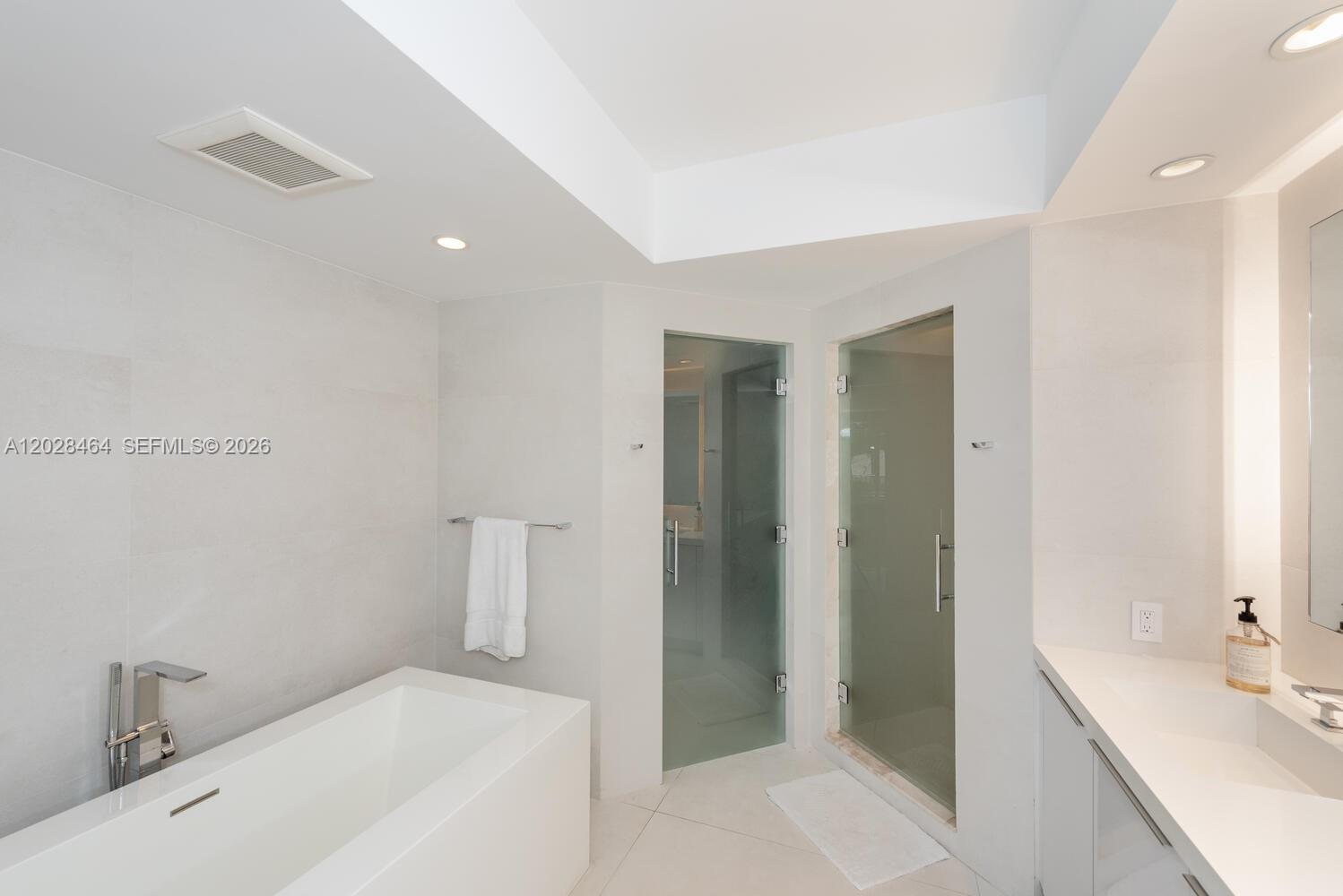 781 Crandon Blvd # 405