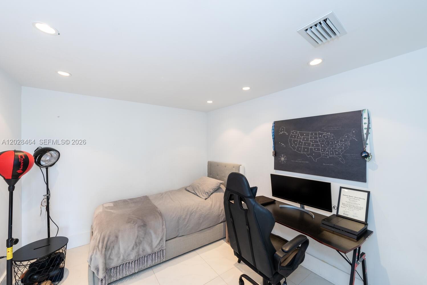 781 Crandon Blvd # 405