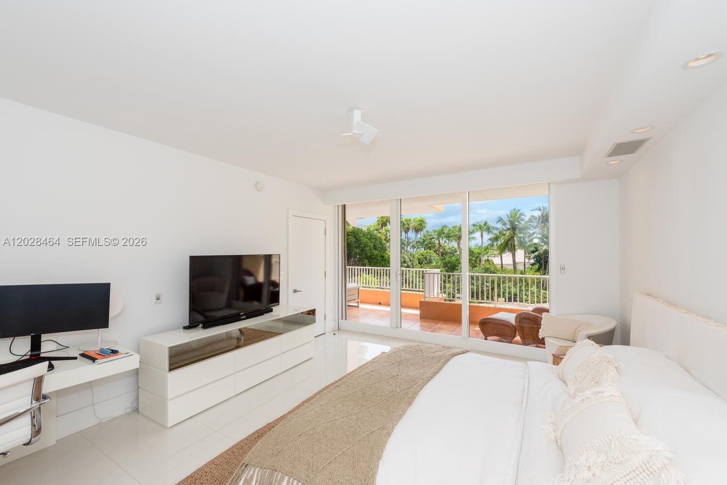 781 Crandon Blvd # 405