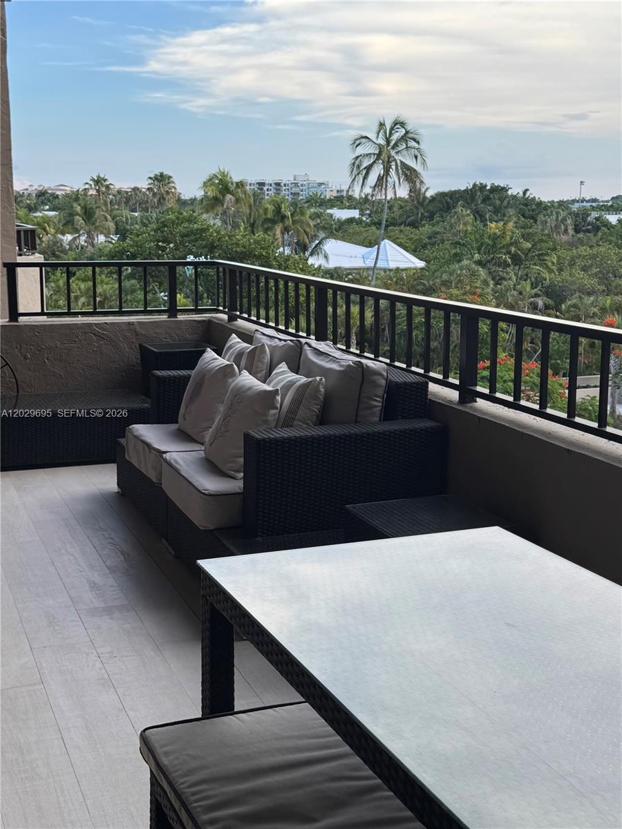 151 Crandon Blvd # 405