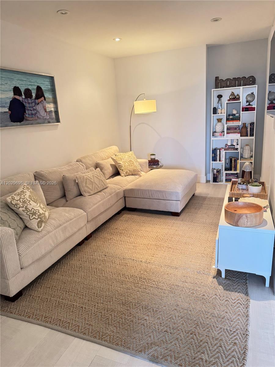 151 Crandon Blvd # 405