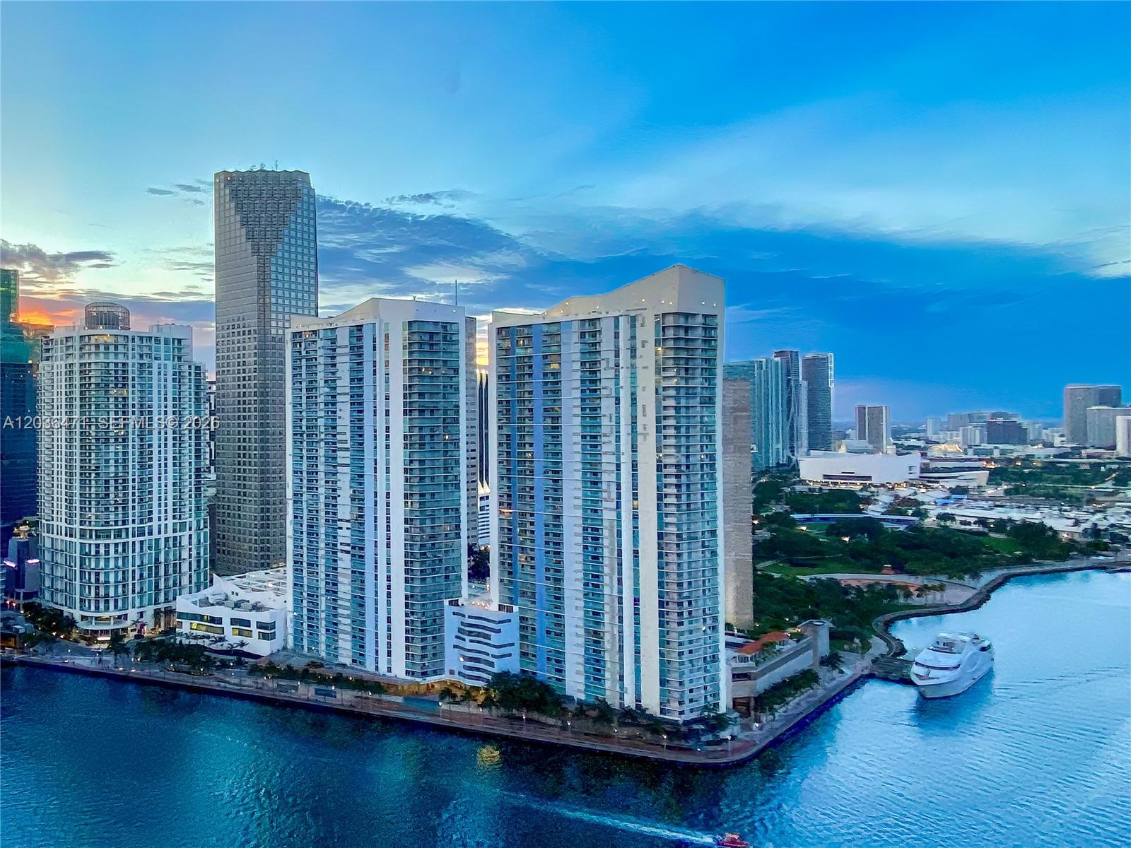 335 S Biscayne Blvd # 04 Unit: LPH-04