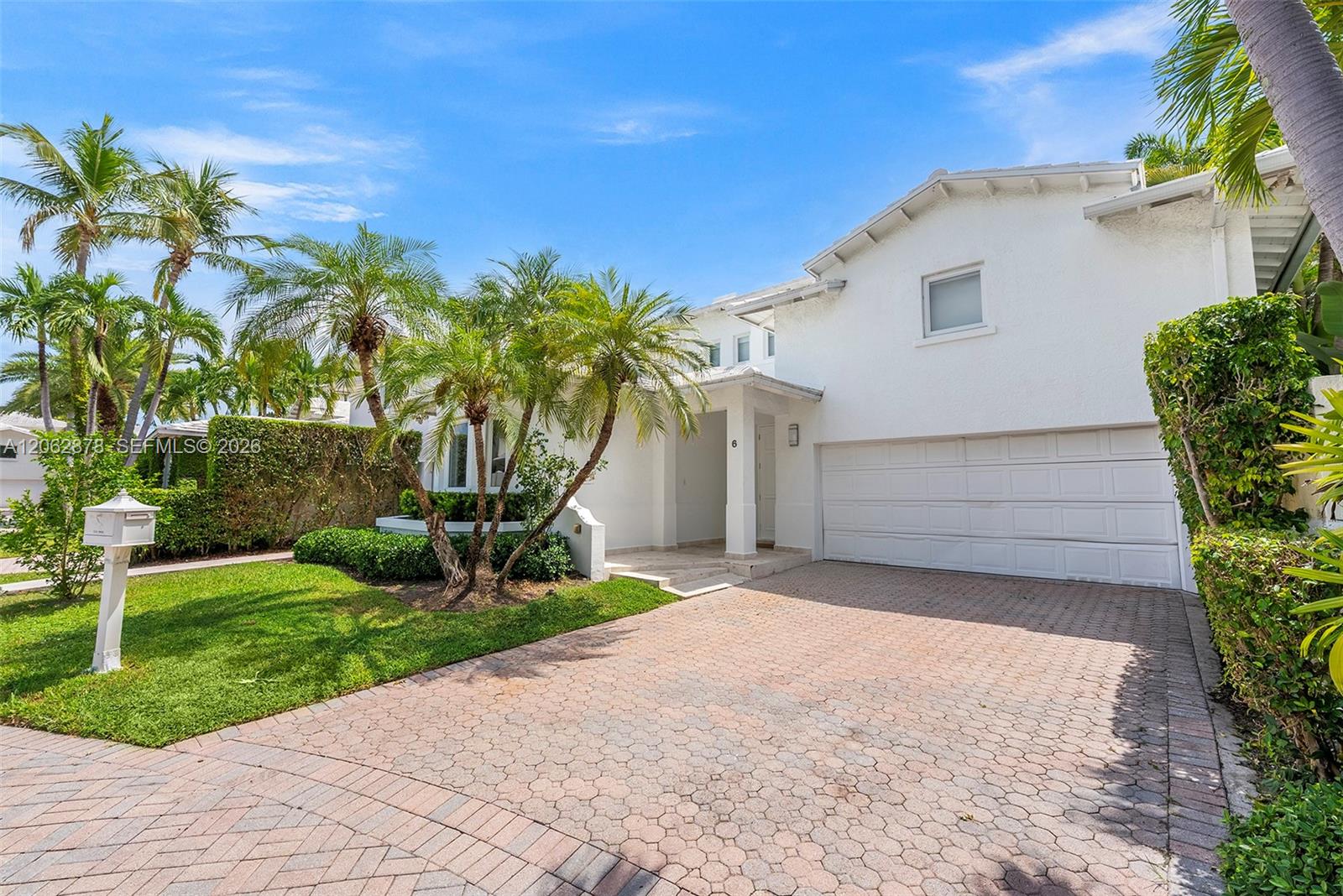 6 Coconut Ln