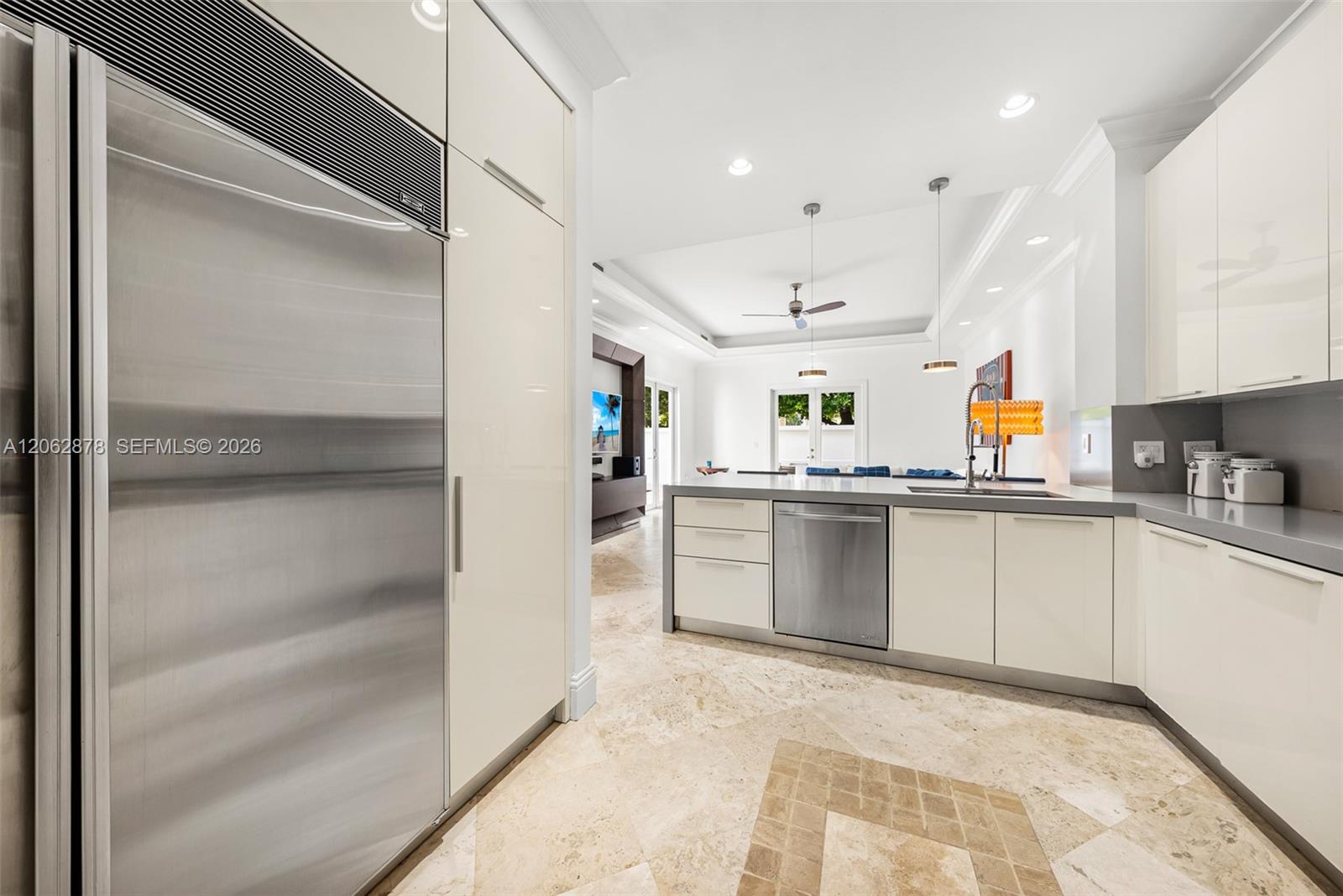 6 Coconut Ln