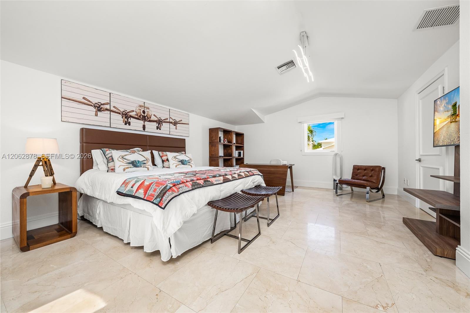 6 Coconut Ln
