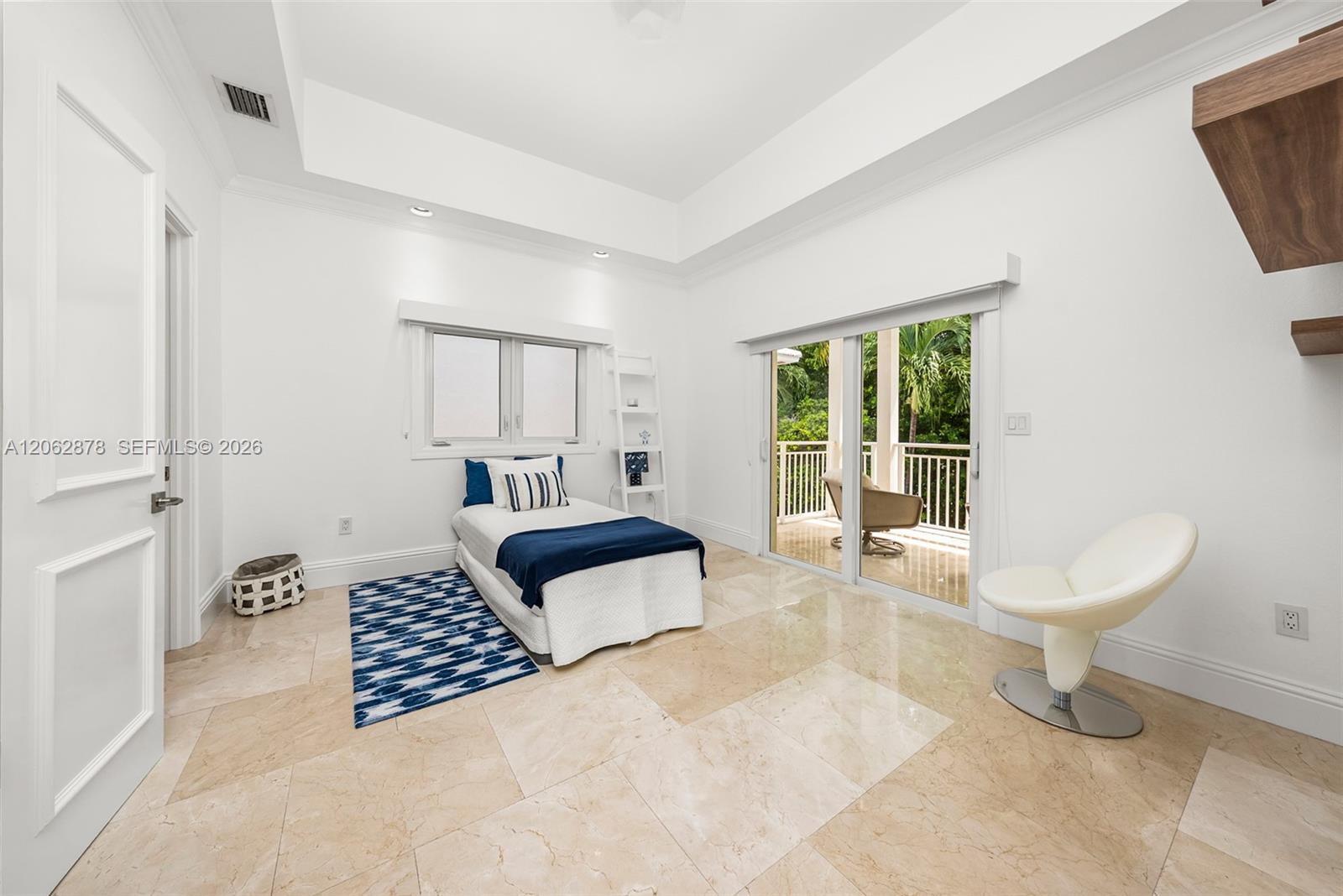 6 Coconut Ln
