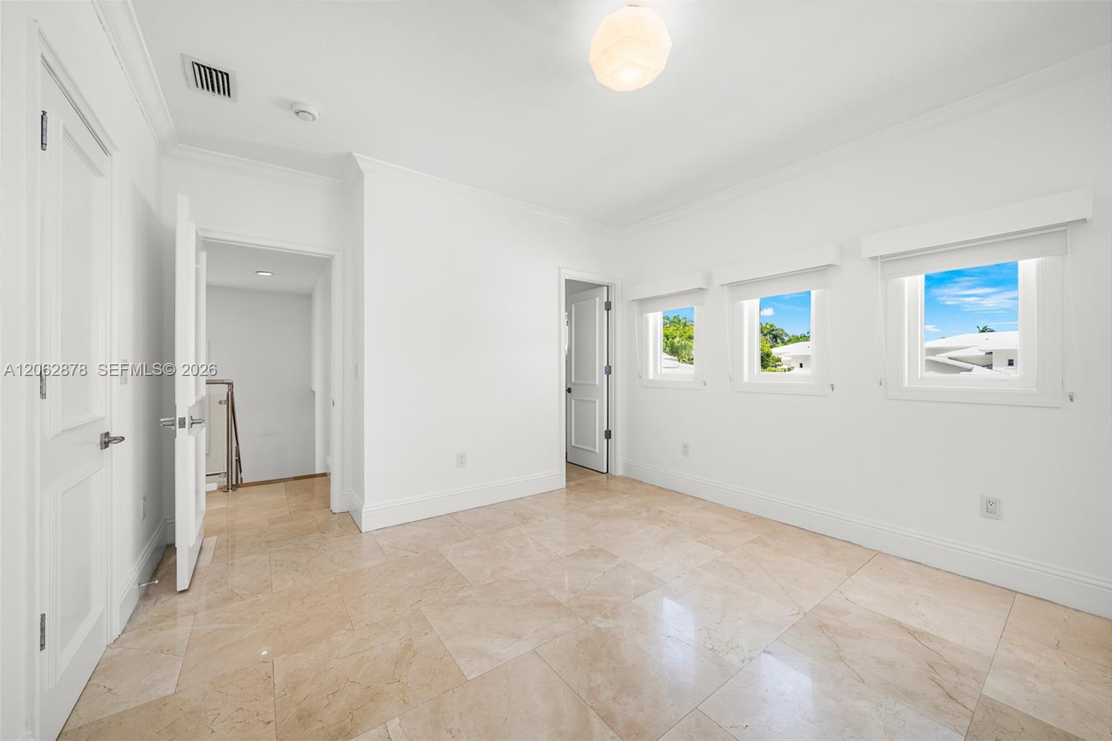 6 Coconut Ln