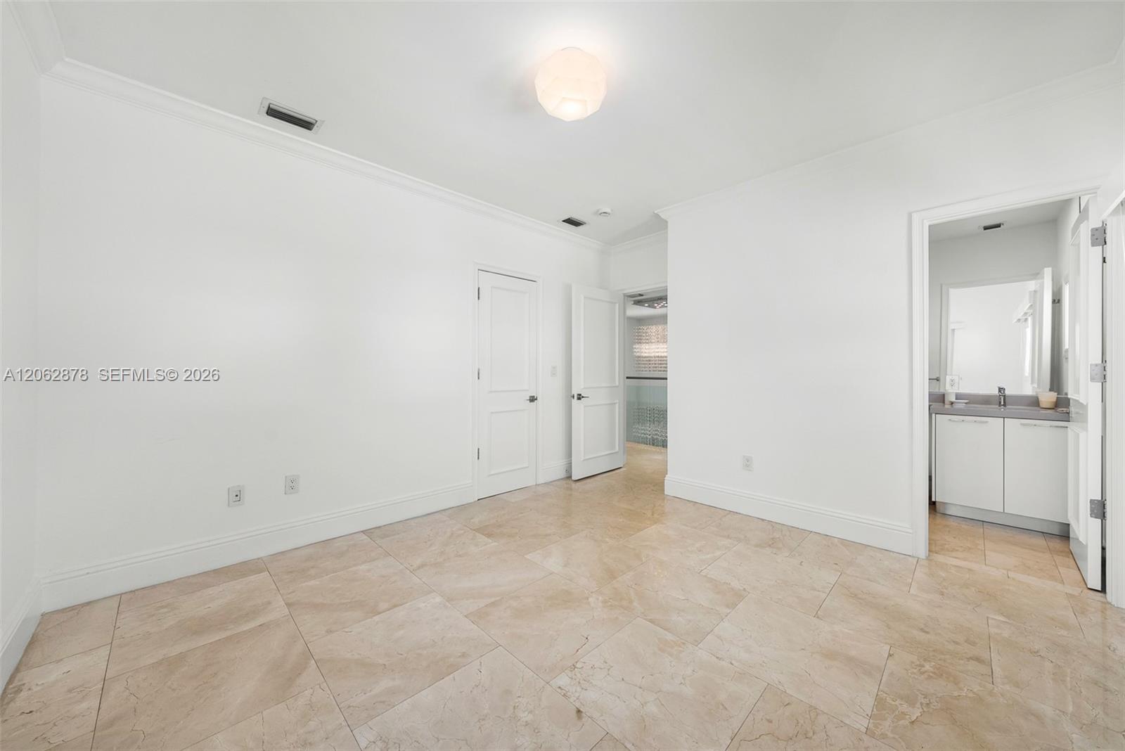 6 Coconut Ln