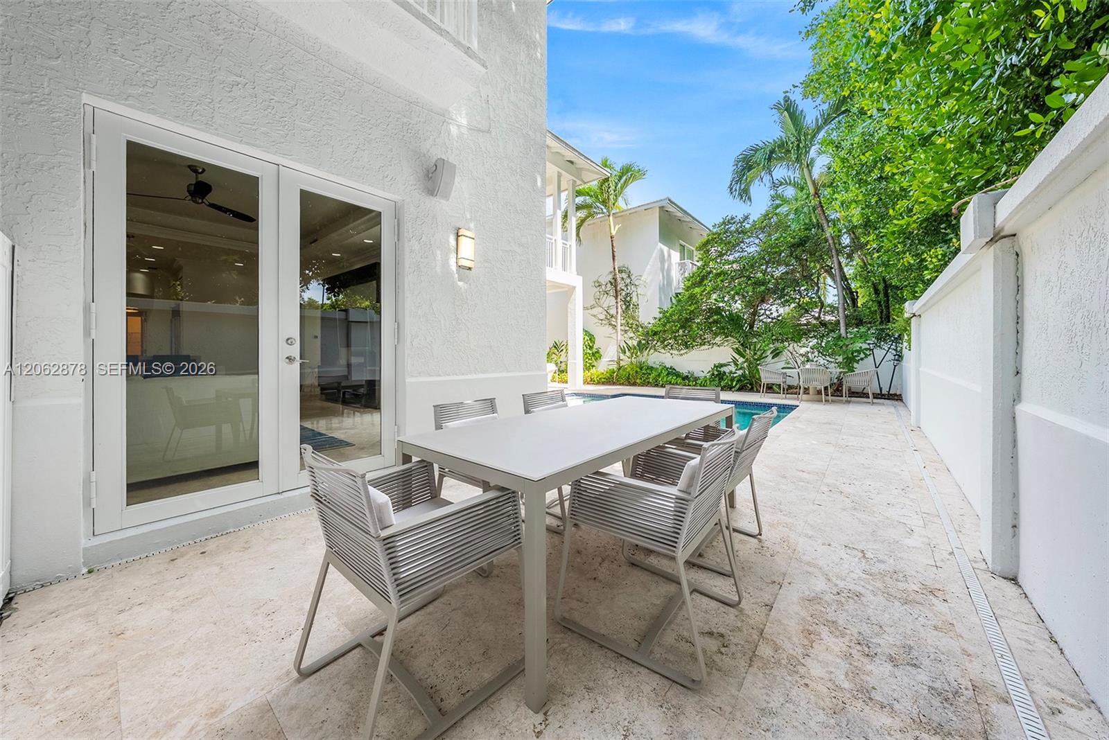 6 Coconut Ln