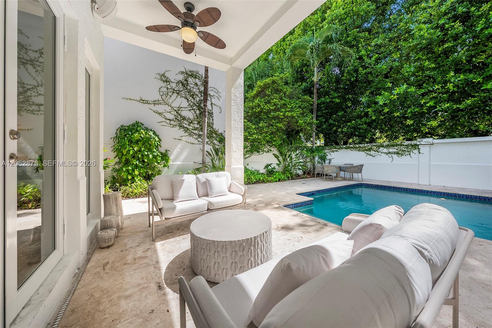 6 Coconut Ln