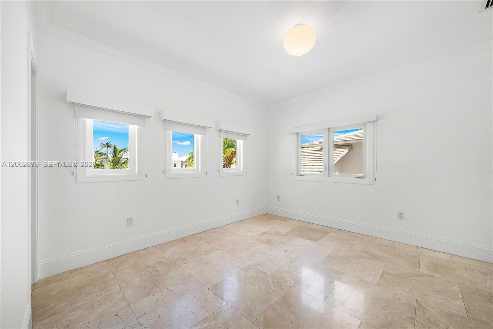 6 Coconut Ln