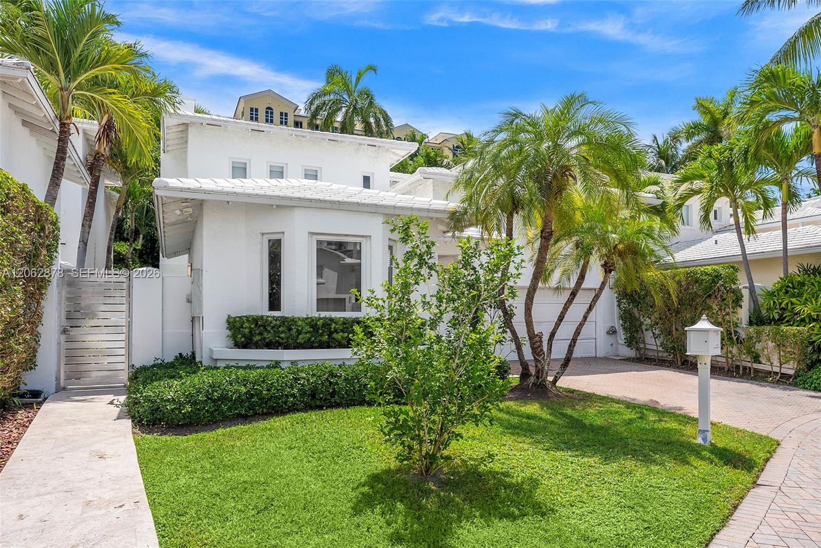 6 Coconut Ln