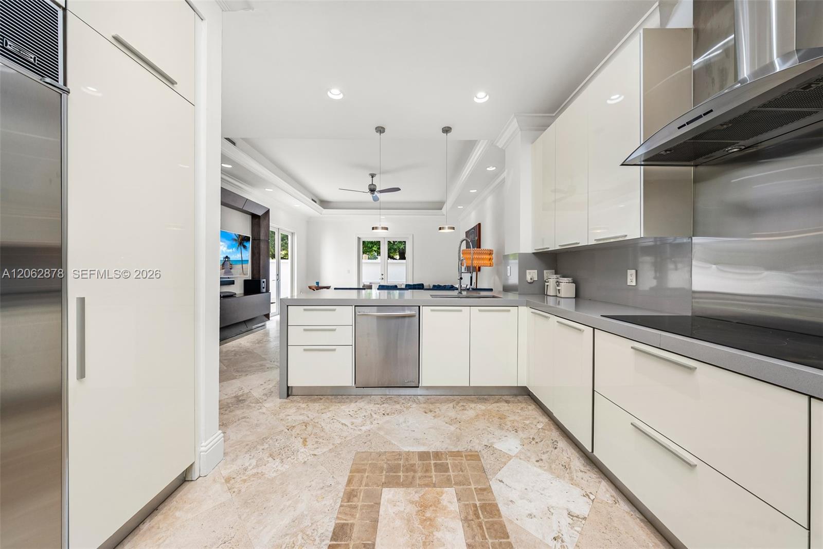 6 Coconut Ln