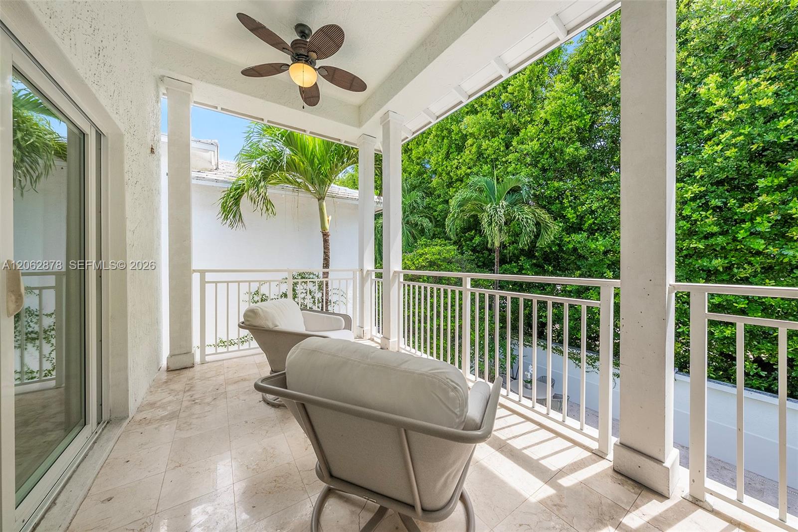 6 Coconut Ln