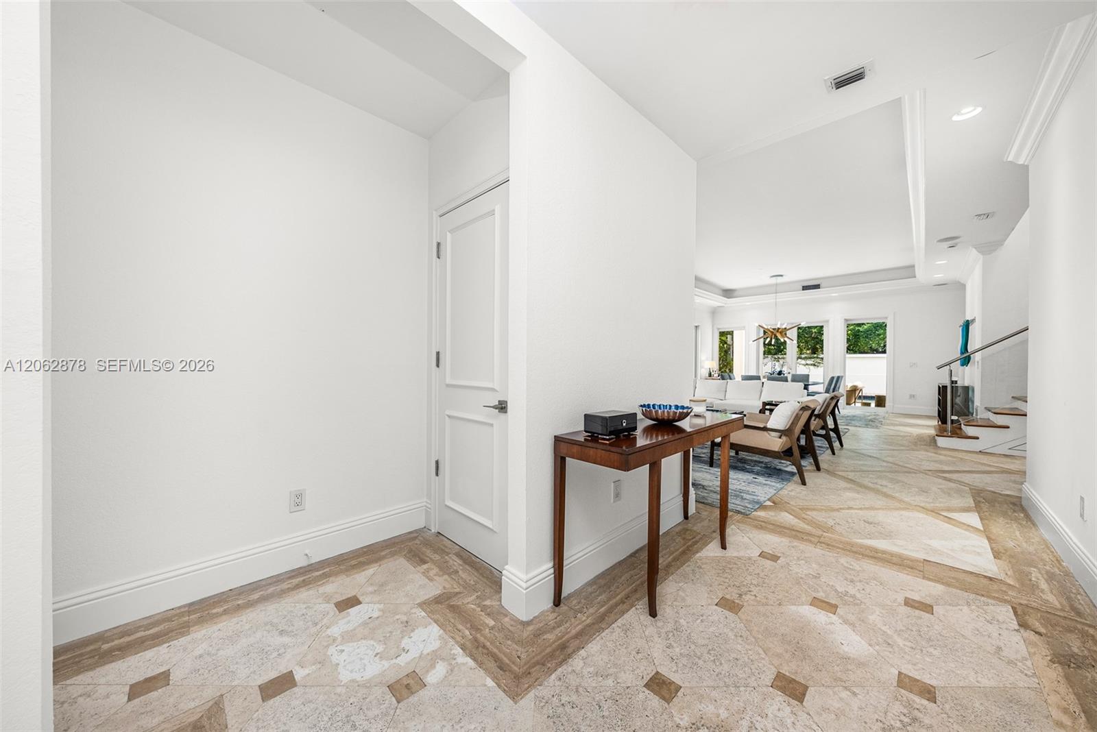 6 Coconut Ln