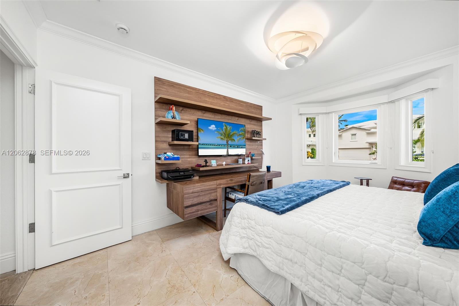 6 Coconut Ln