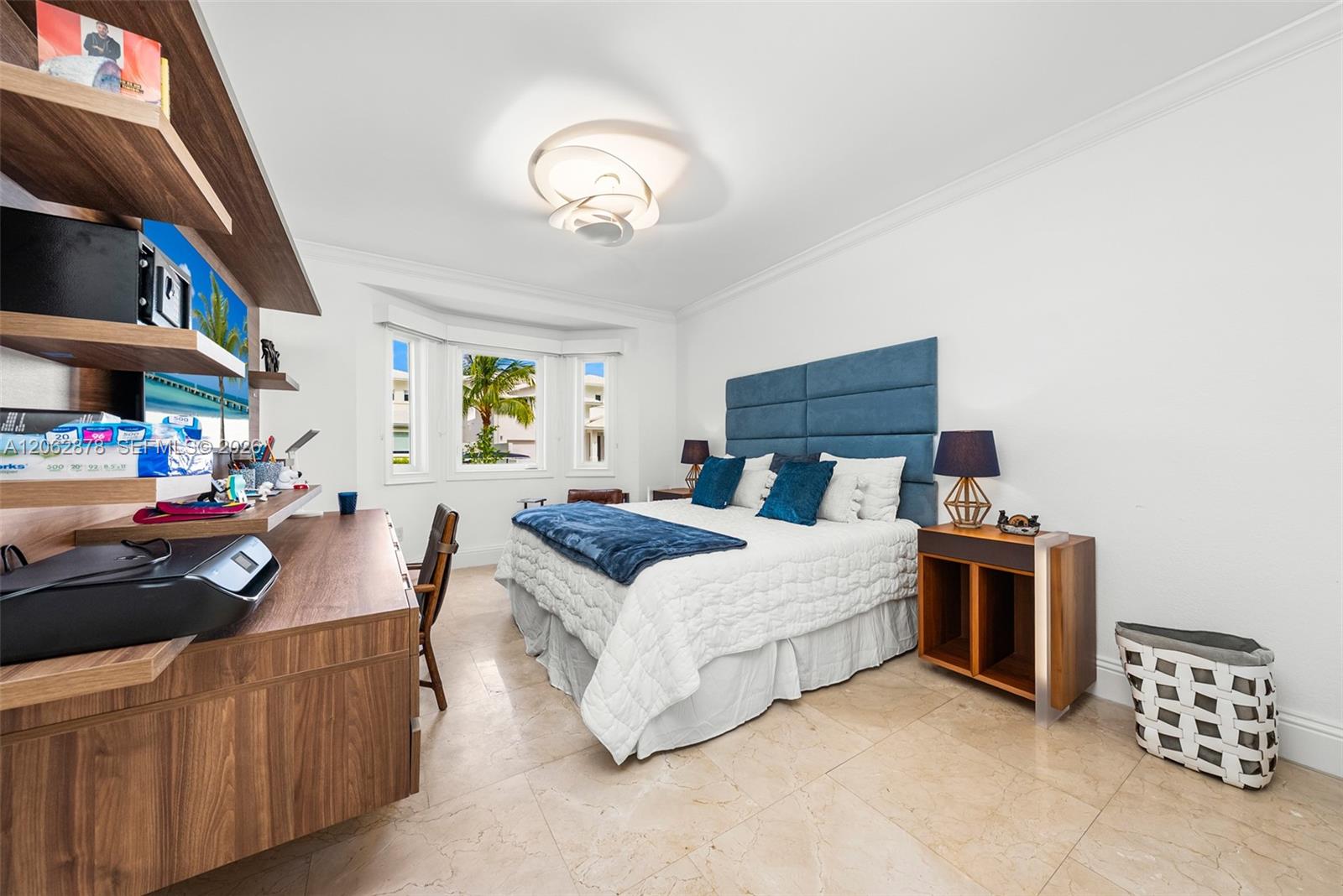 6 Coconut Ln