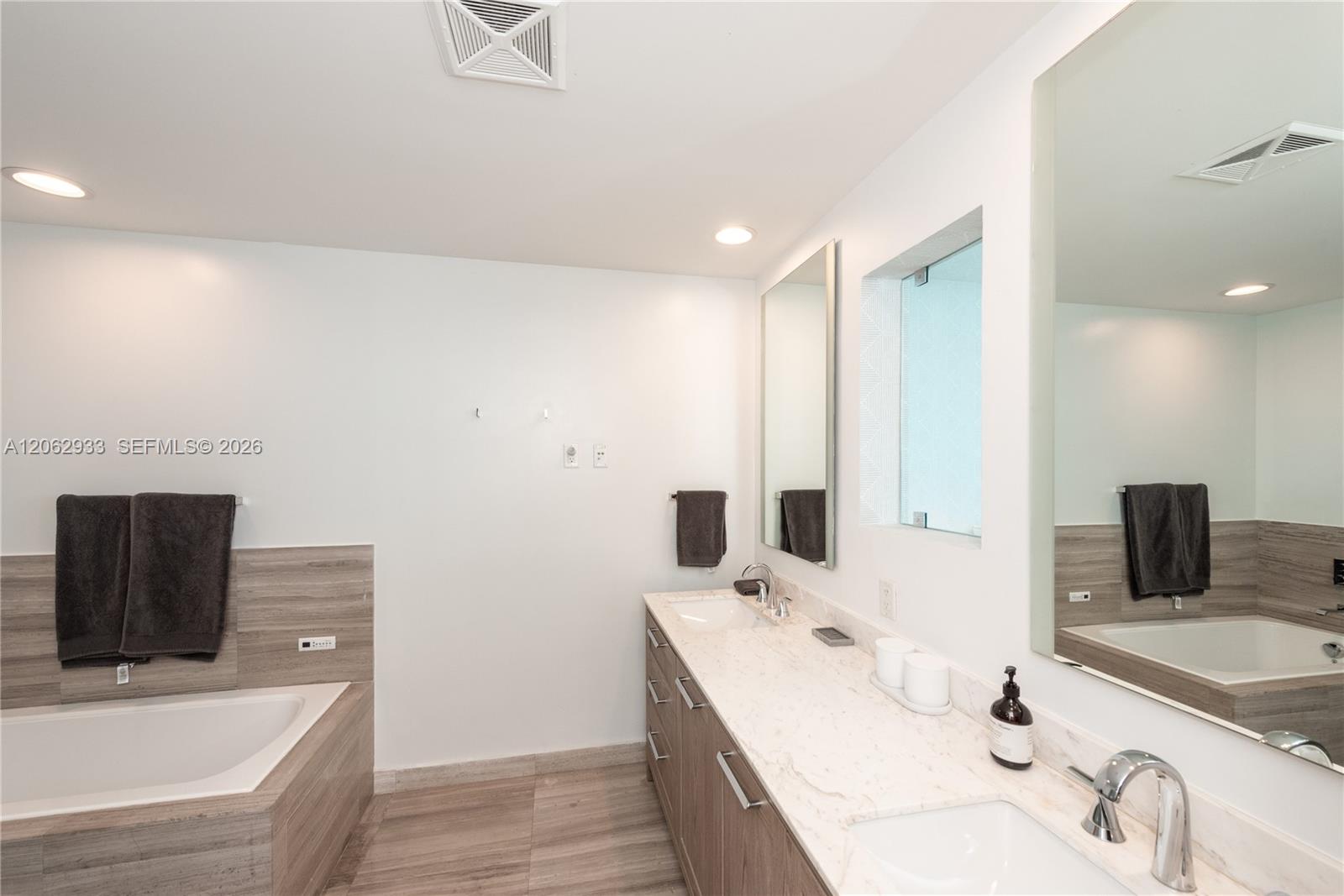 360 Ocean Dr # 904S