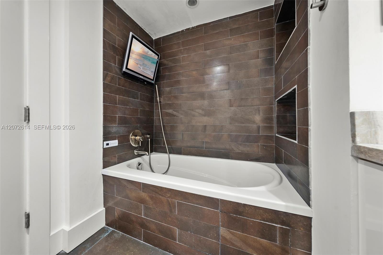 600 Grapetree Dr Unit: 6BS