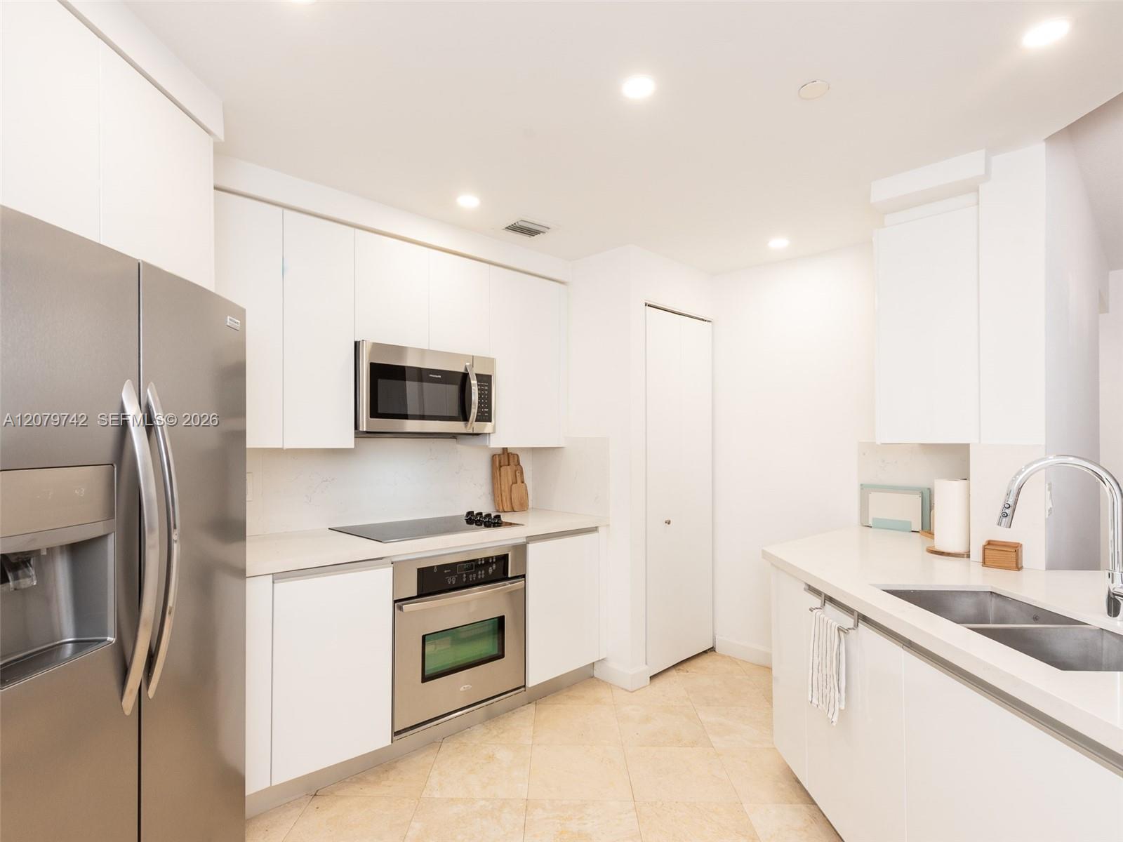705 Crandon Blvd # 506
