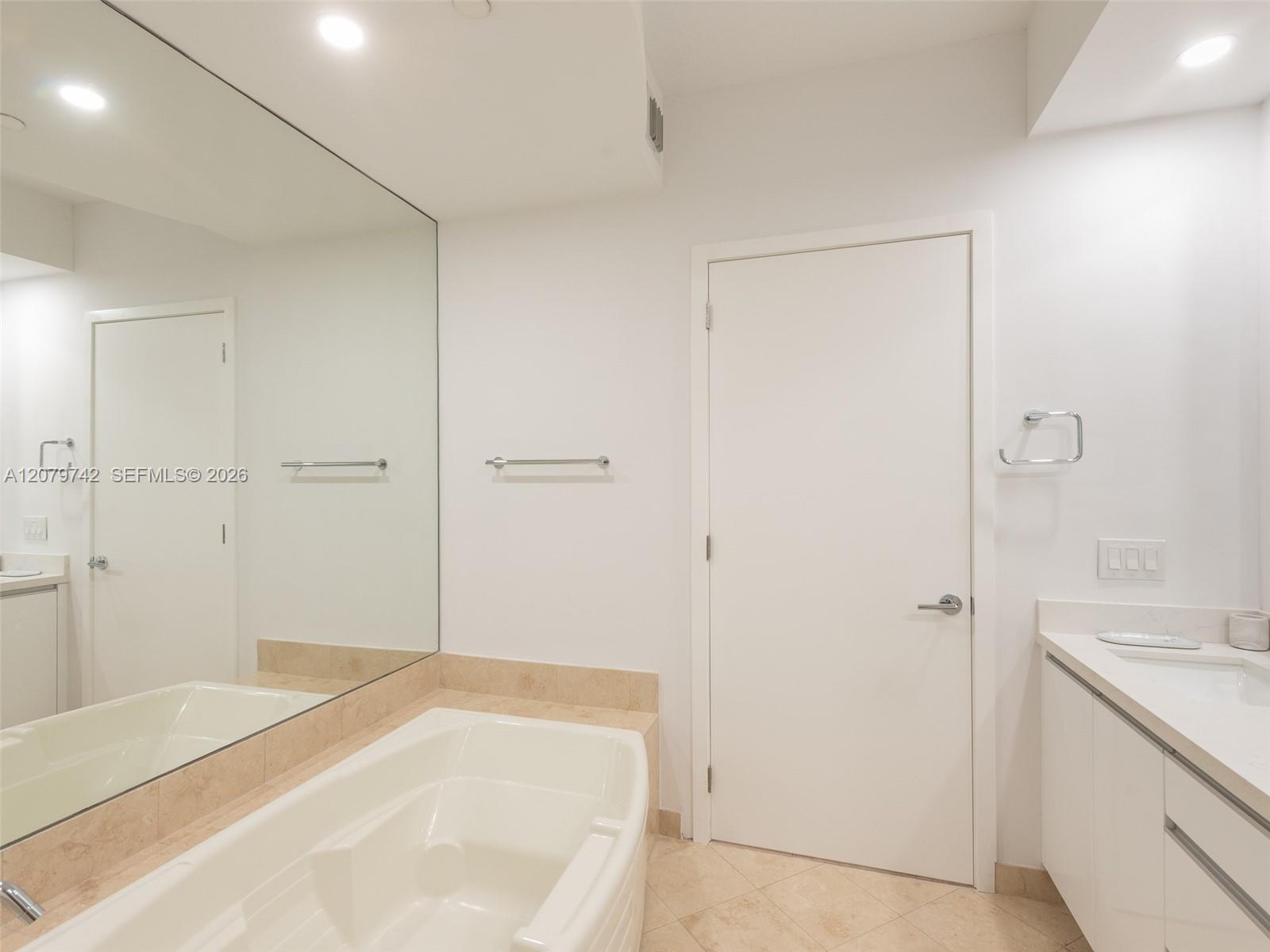 705 Crandon Blvd # 506