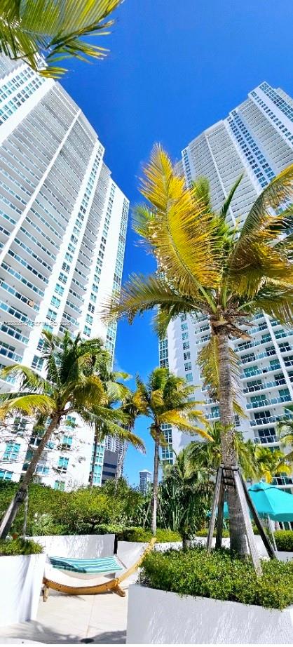 951 Brickell Ave # 4103
