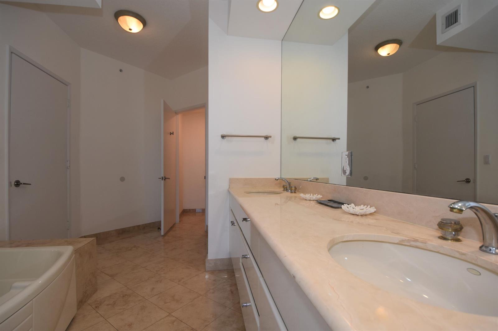 707 CRANDON Boulevard # 8 Unit: PH-8