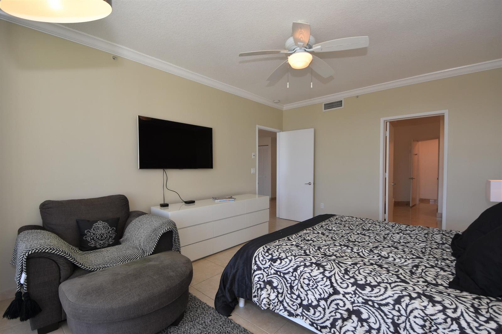 707 CRANDON Boulevard # 8 Unit: PH-8
