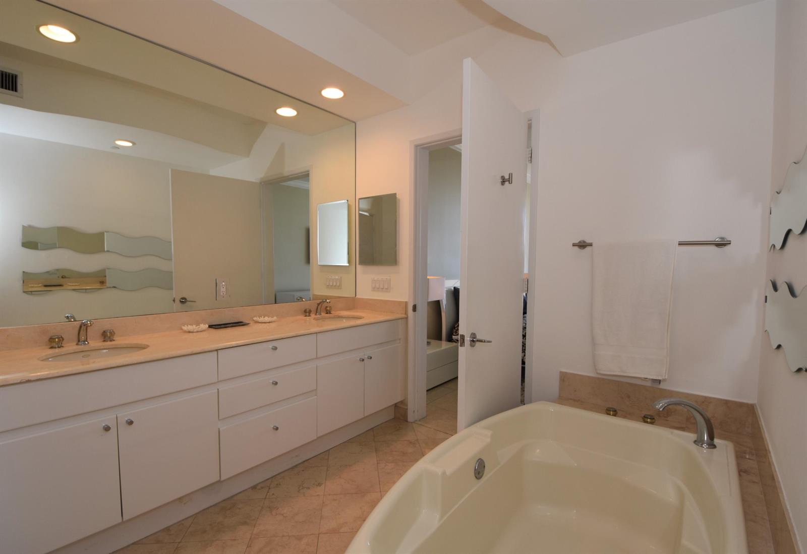 707 CRANDON Boulevard # 8 Unit: PH-8