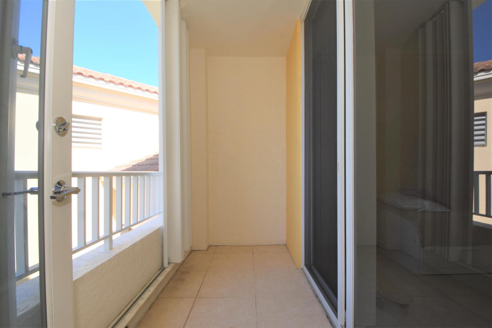 707 CRANDON Boulevard # 8 Unit: PH-8