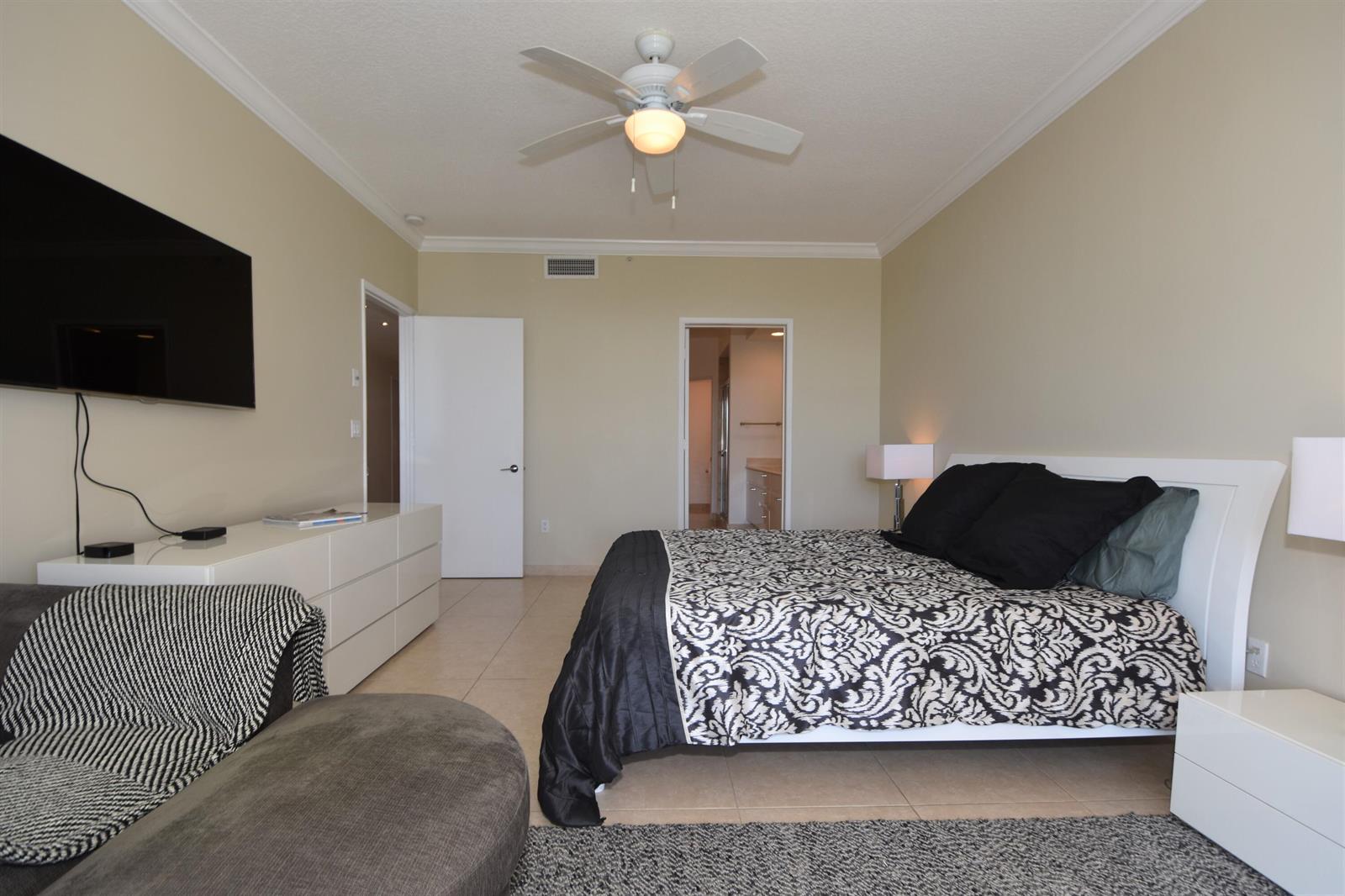 707 CRANDON Boulevard # 8 Unit: PH-8