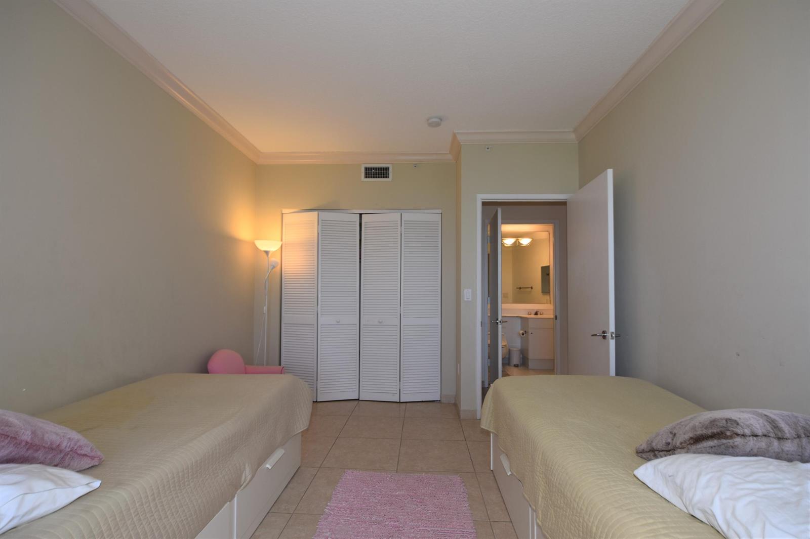 707 CRANDON Boulevard # 8 Unit: PH-8