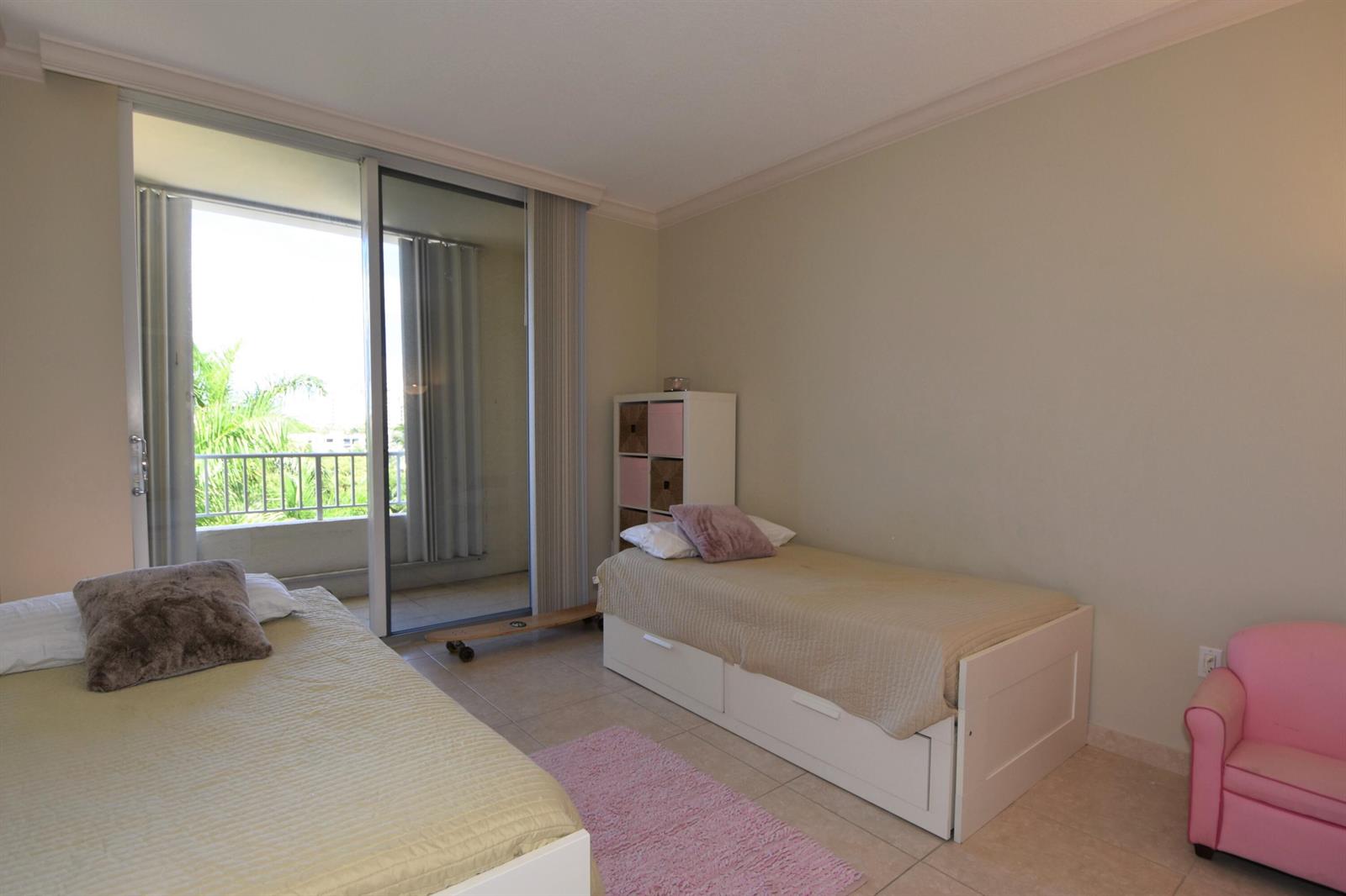 707 CRANDON Boulevard # 8 Unit: PH-8