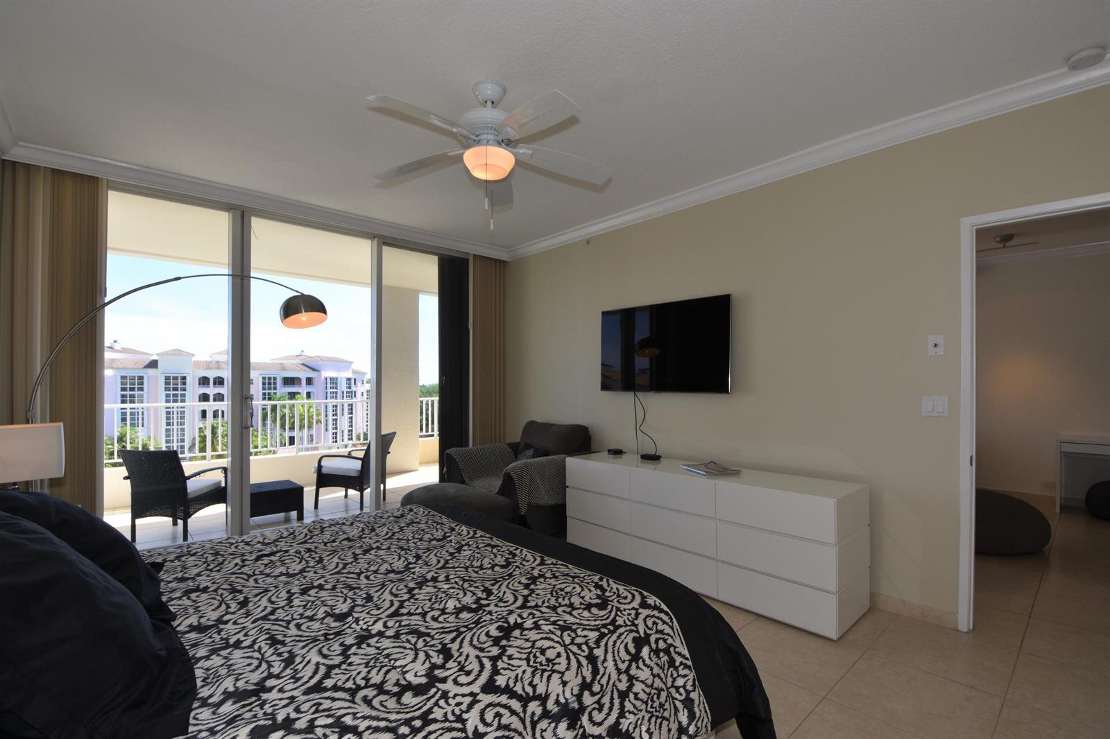 707 CRANDON Boulevard # 8 Unit: PH-8