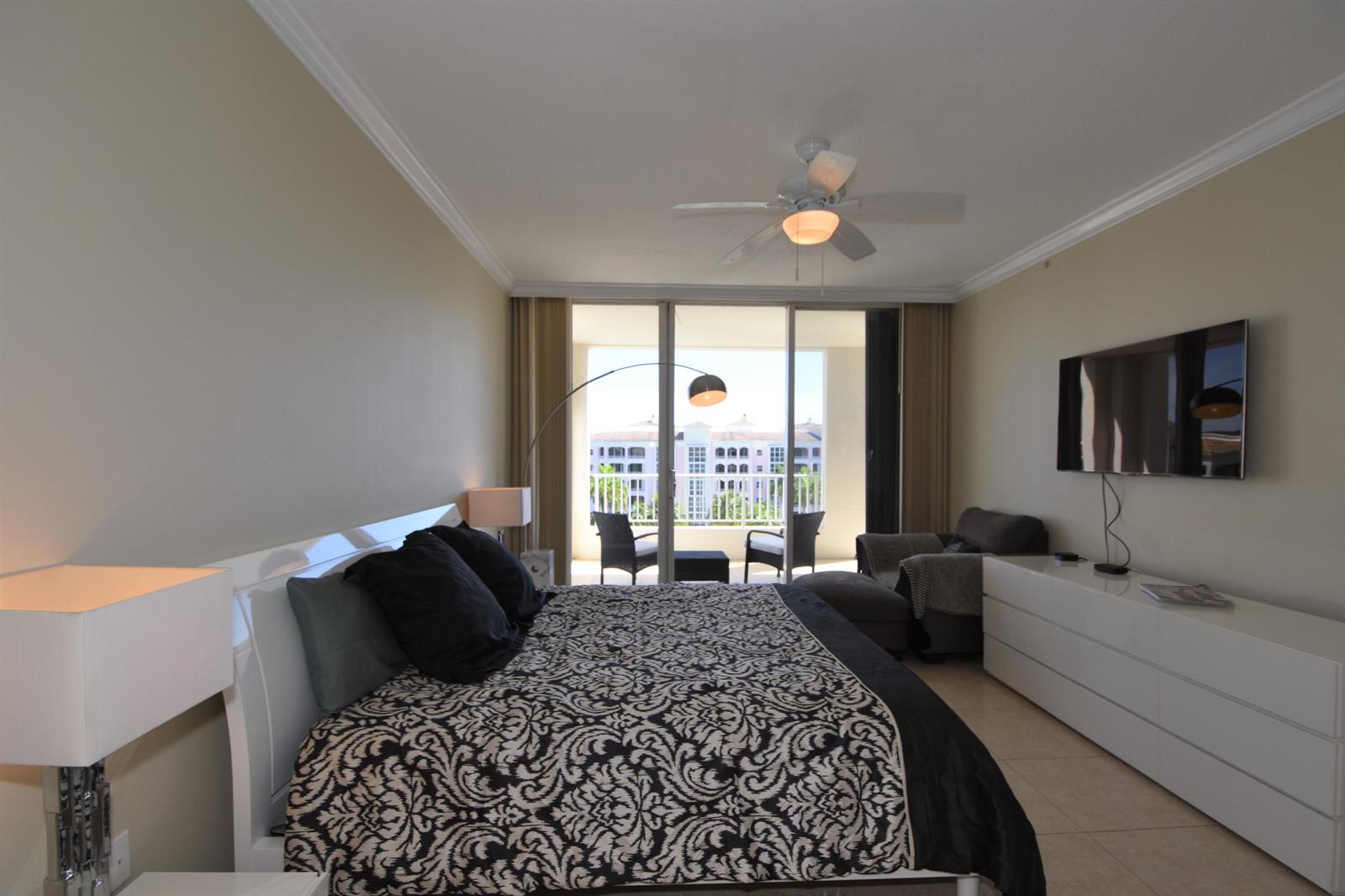 707 CRANDON Boulevard # 8 Unit: PH-8