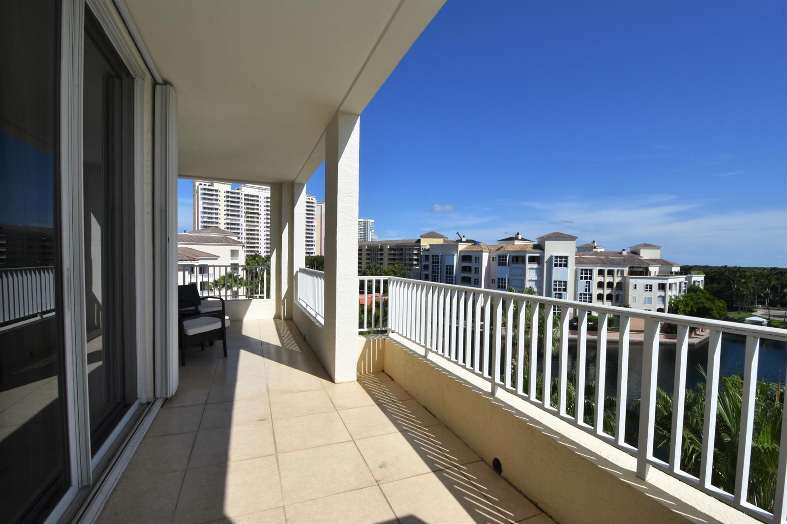 707 CRANDON Boulevard # 8 Unit: PH-8