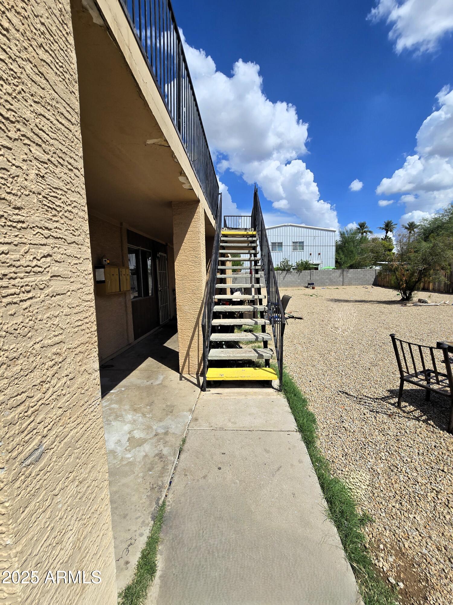 2118 W BELMONT Avenue