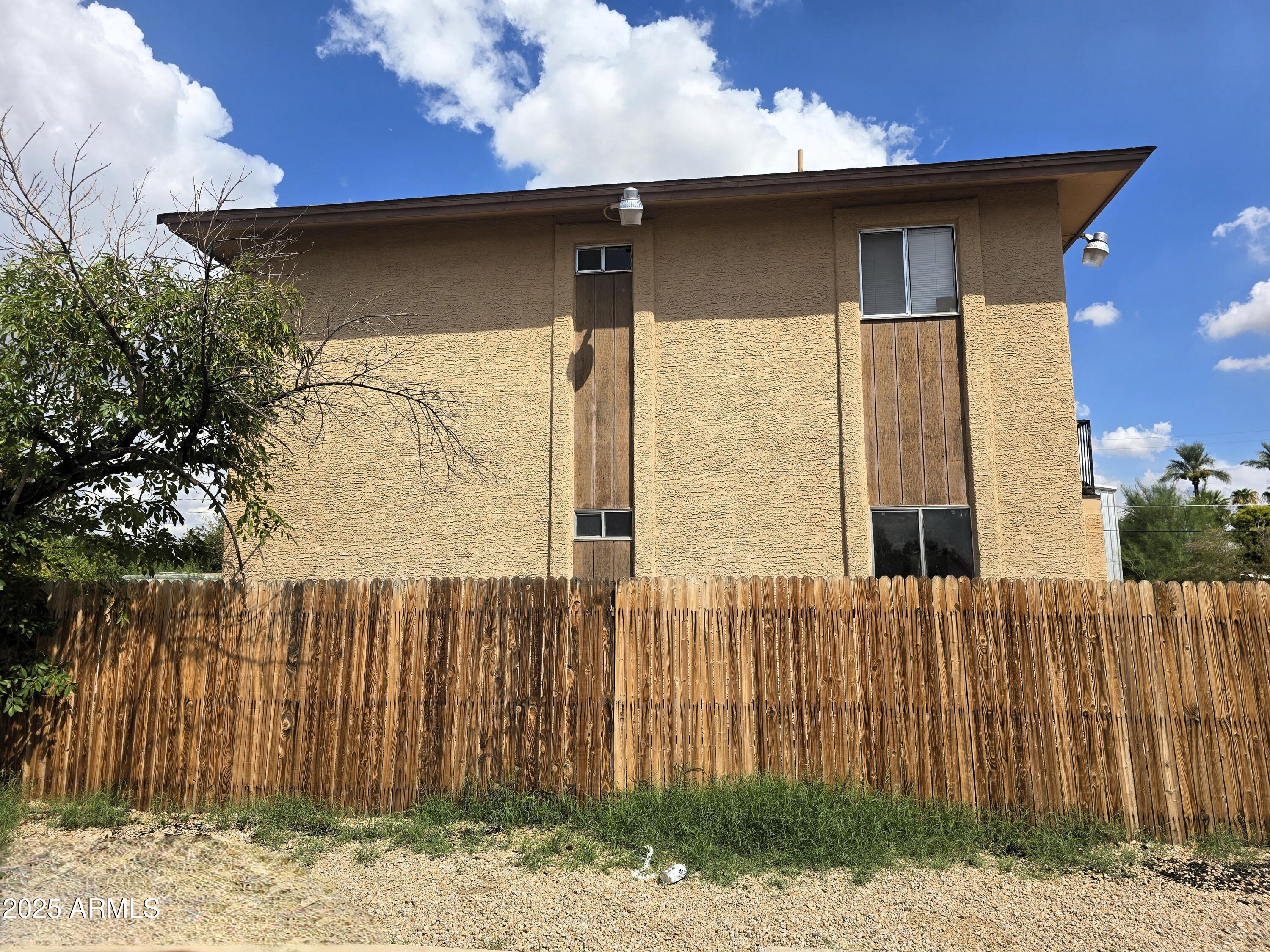 2118 W BELMONT Avenue