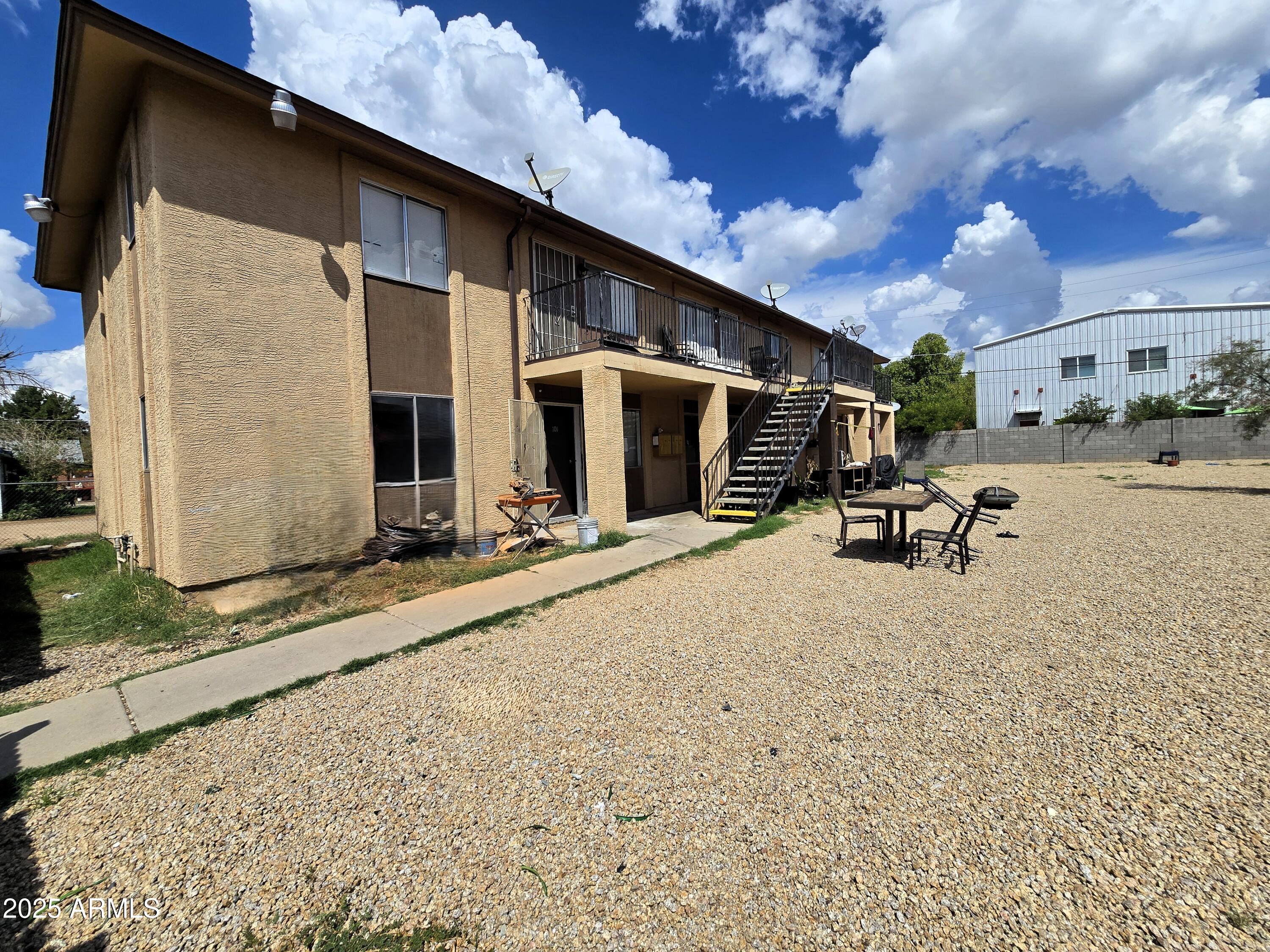 2118 W BELMONT Avenue