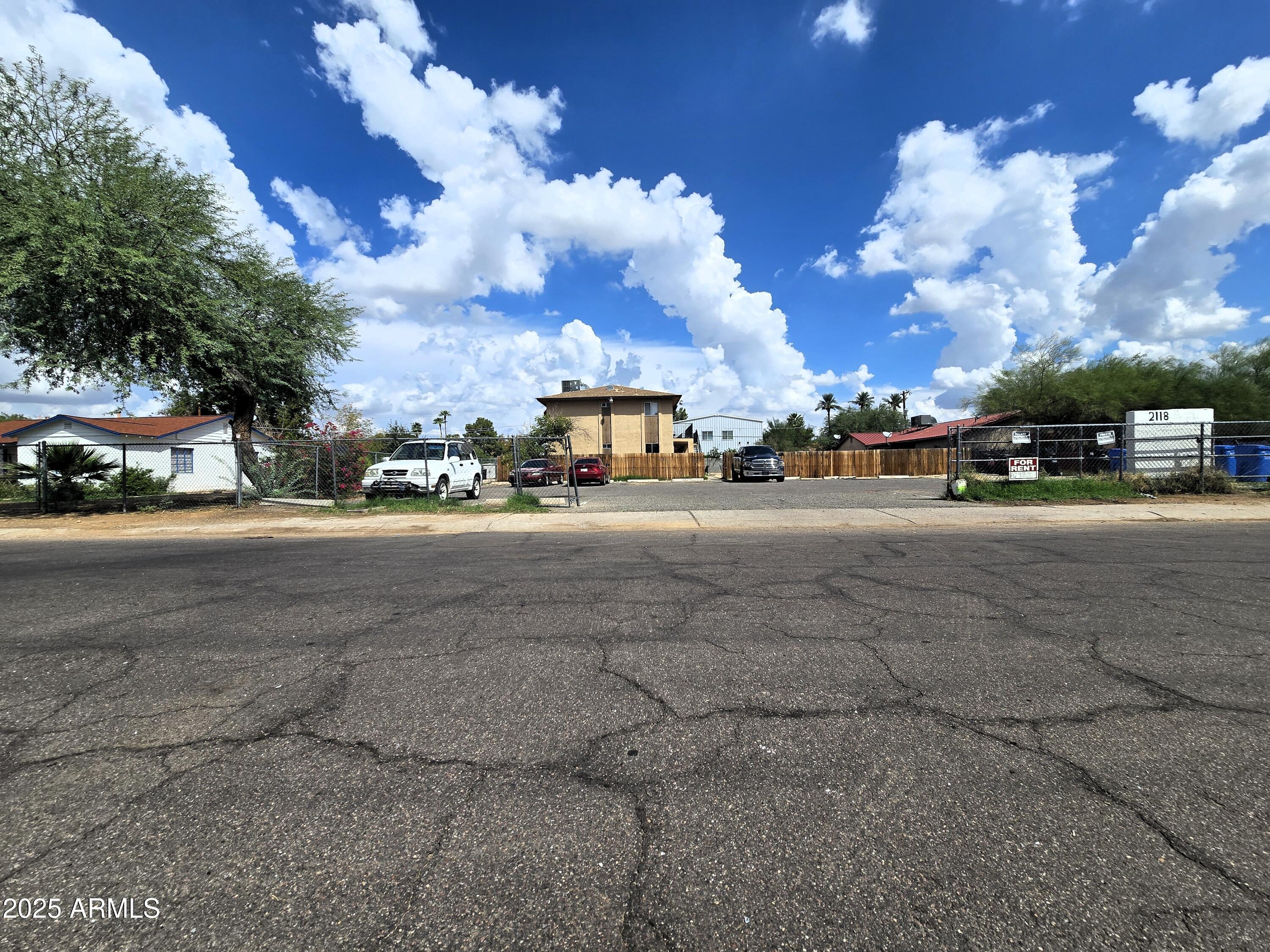 2118 W BELMONT Avenue