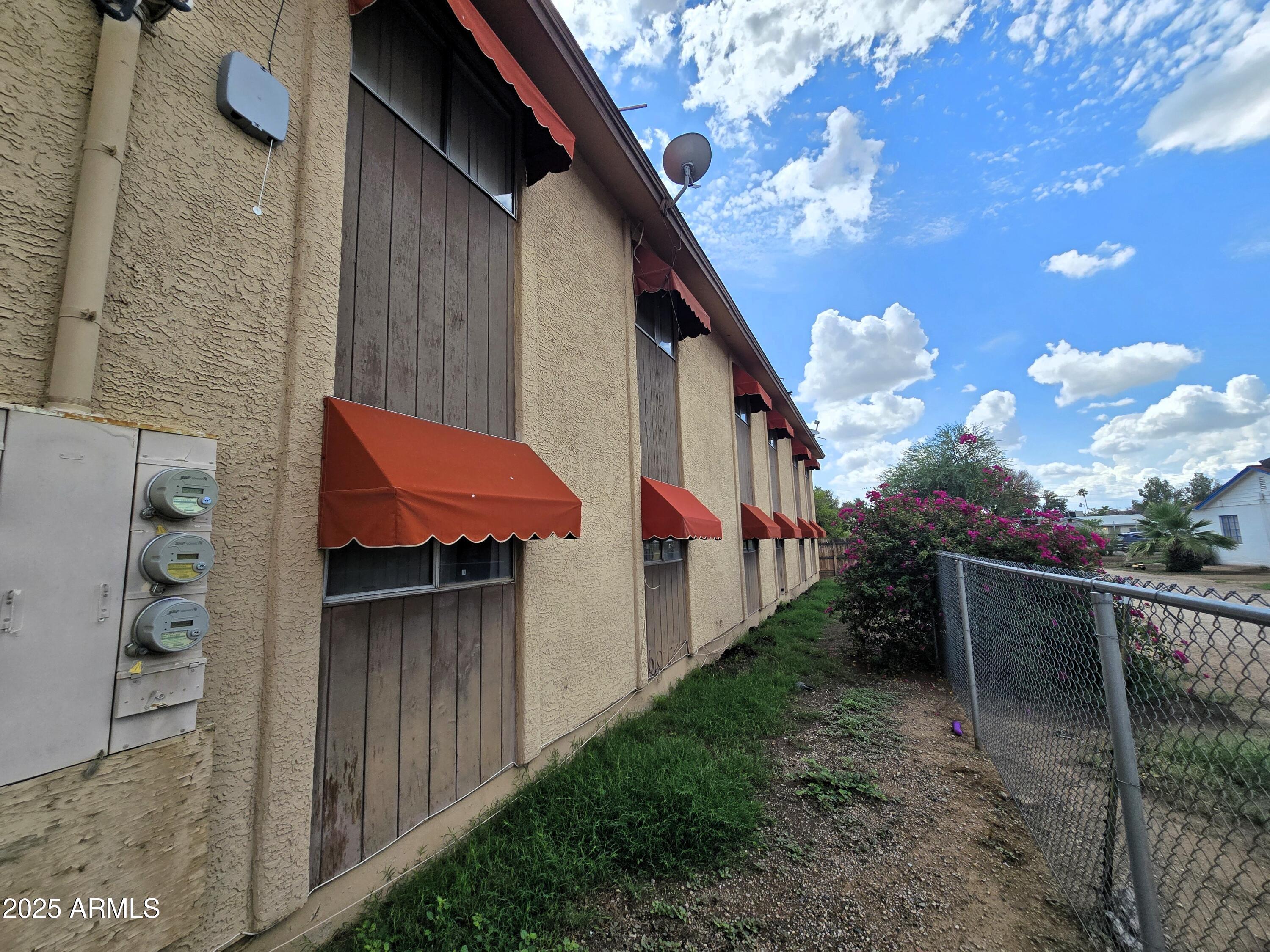 2118 W BELMONT Avenue