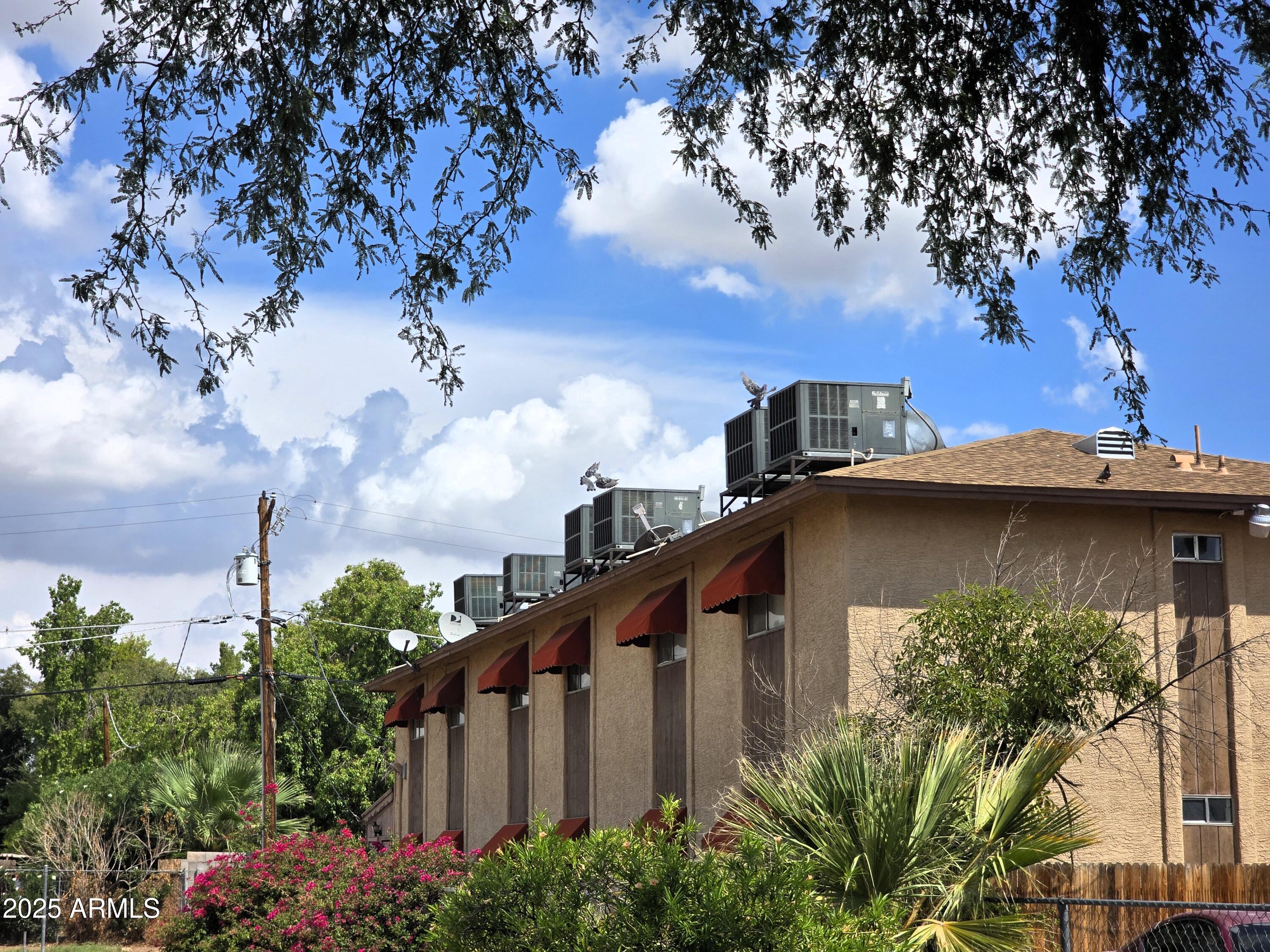 2118 W BELMONT Avenue